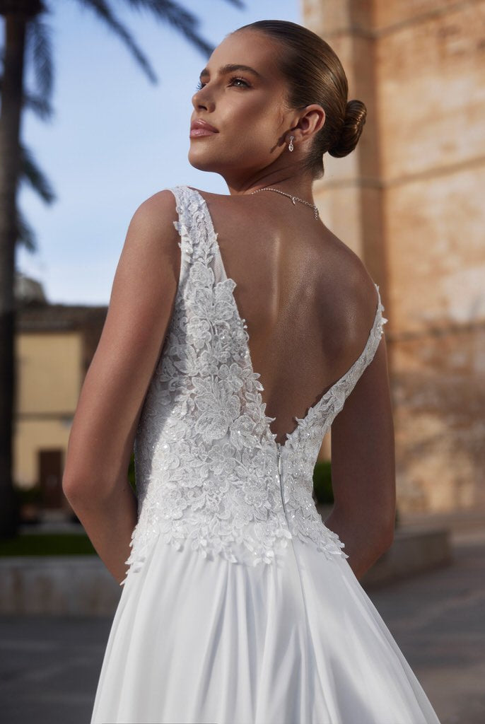 li - 1BE - 033 - bridalicious Brautkleider Hochzeitskleider Brautmoden Bremen Wiesbaden