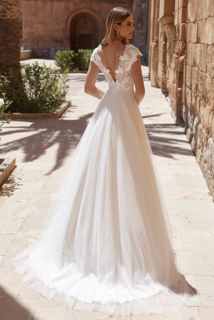 li - 1BE - 030 - bridalicious Brautkleider Hochzeitskleider Brautmoden Bremen Wiesbaden