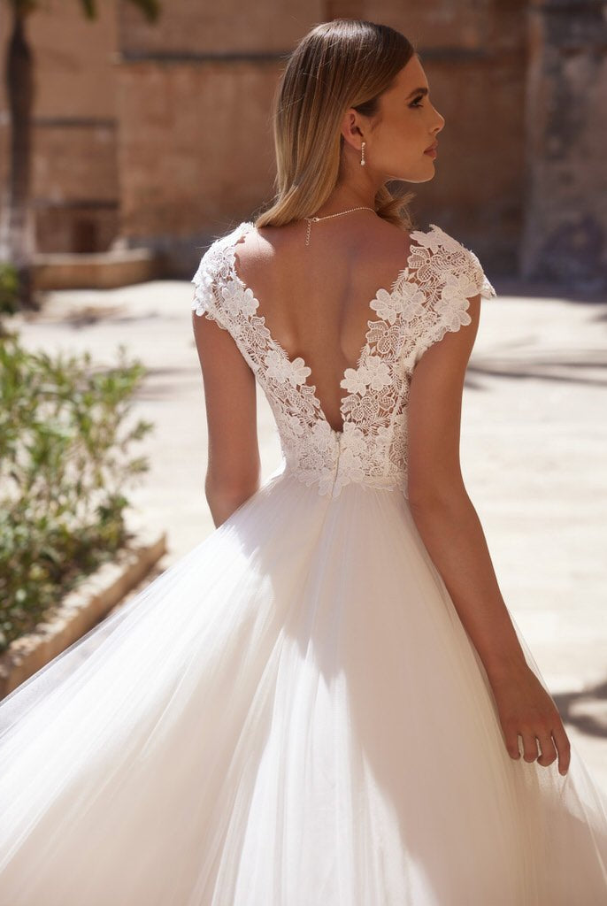 li - 1BE - 030 - bridalicious Brautkleider Hochzeitskleider Brautmoden Bremen Wiesbaden