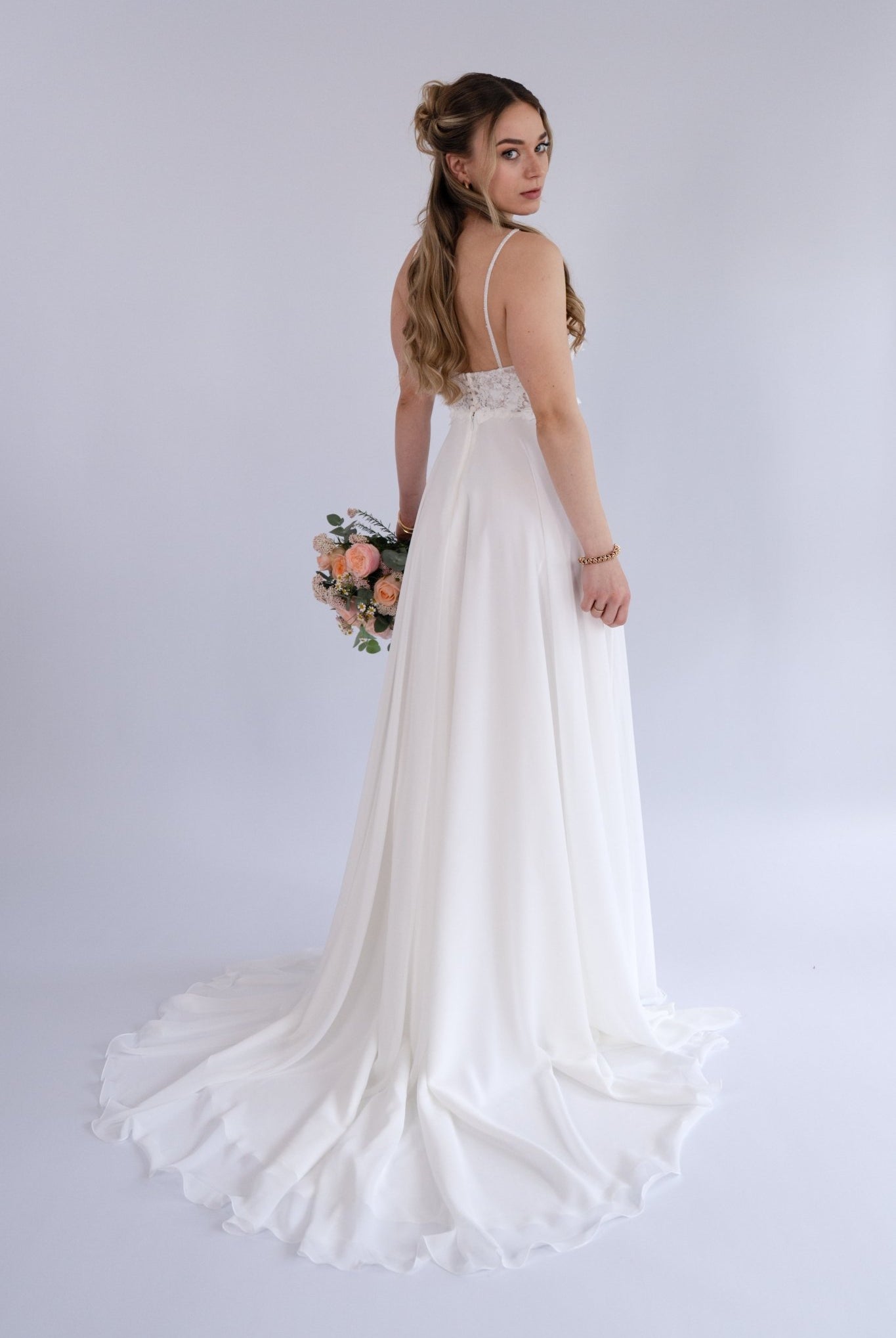 li - 1BE - 001 - bridalicious Brautkleider Hochzeitskleider Brautmoden Bremen Wiesbaden