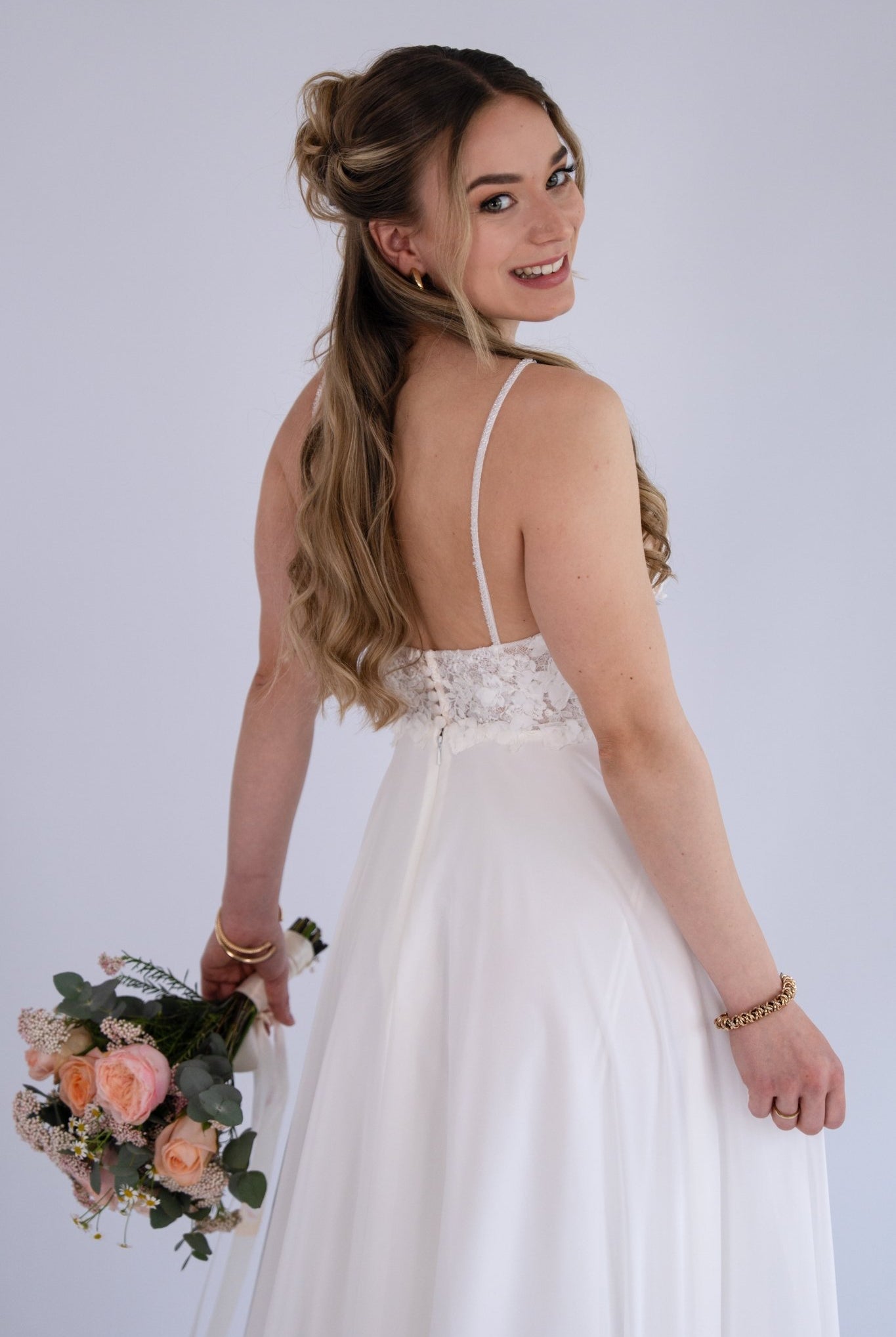 li - 1BE - 001 - bridalicious Brautkleider Hochzeitskleider Brautmoden Bremen Wiesbaden