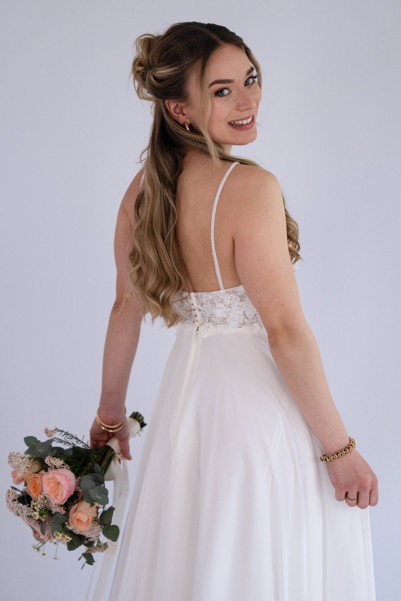 li - 1BE - 001 - bridalicious Brautkleider Hochzeitskleider Brautmoden Bremen Wiesbaden