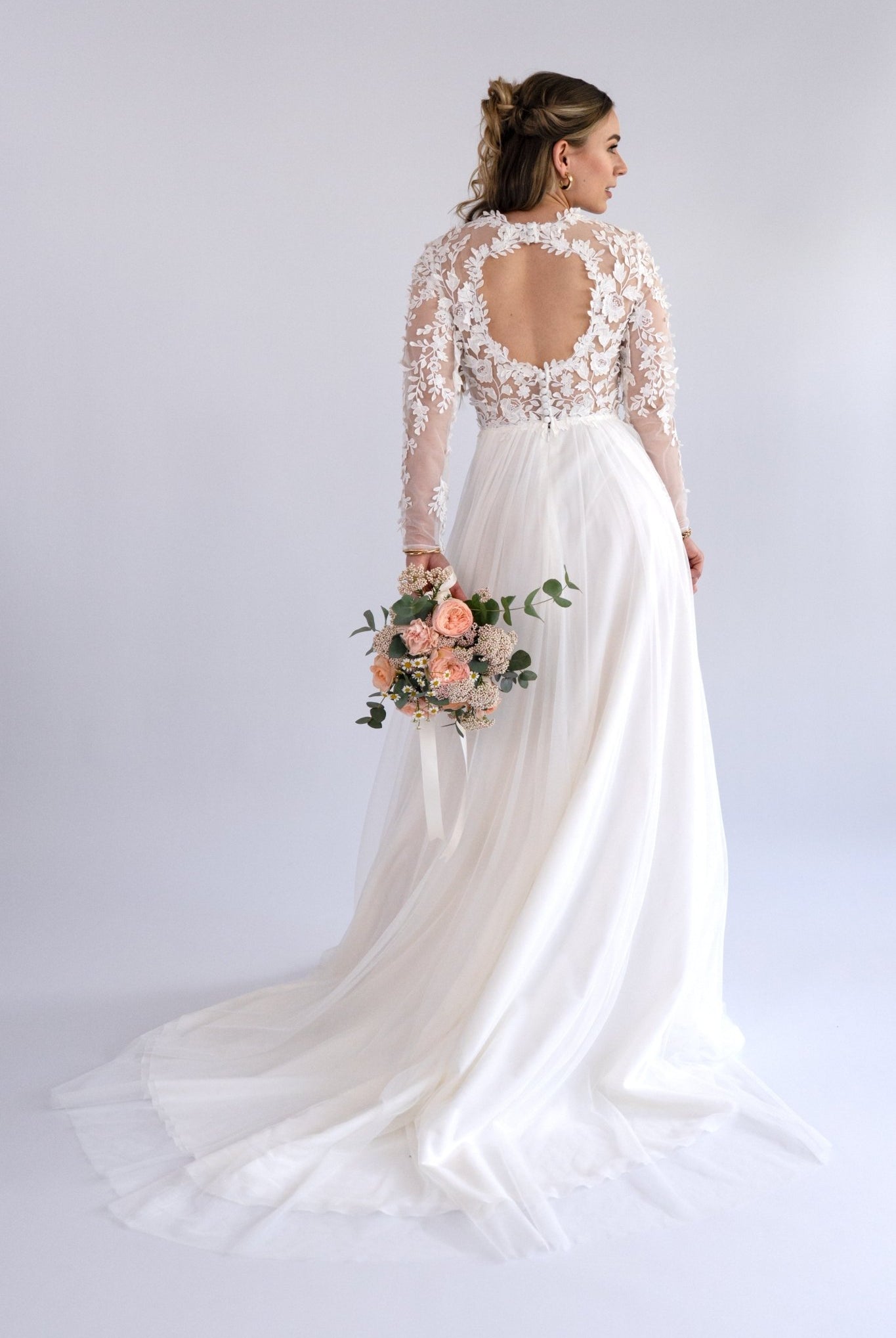 li - 1BE - 002 - bridalicious Brautkleider Hochzeitskleider Brautmoden Bremen Wiesbaden