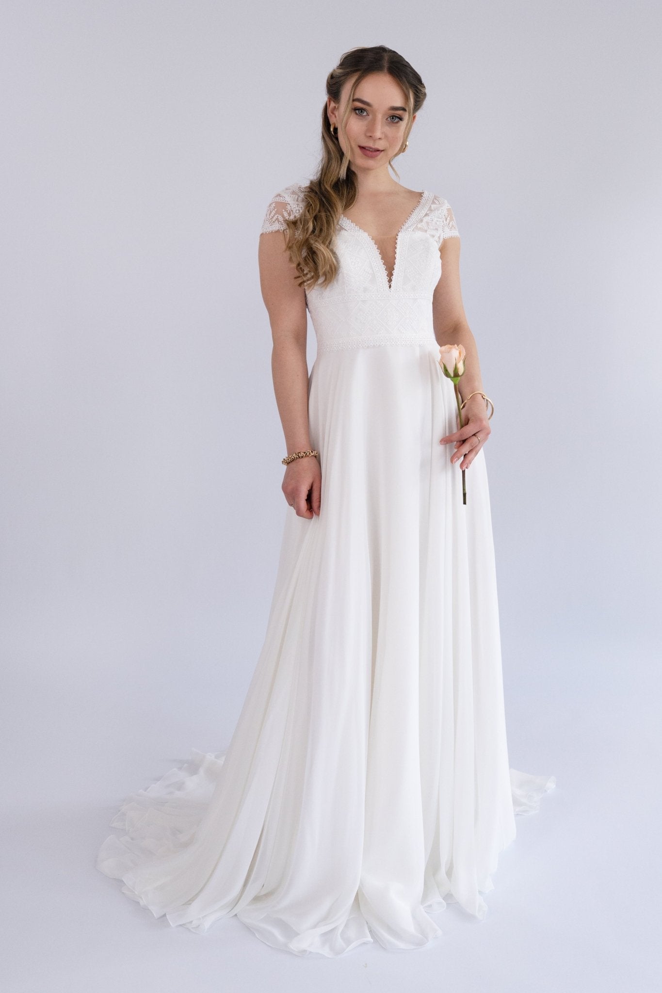 li - 1BE - 003 - bridalicious Brautkleider Hochzeitskleider Brautmoden Bremen Wiesbaden