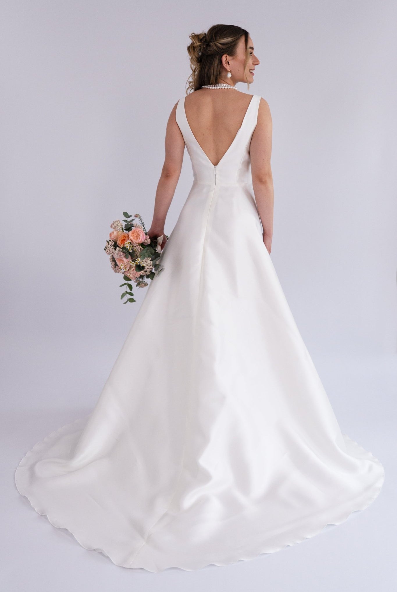 li - 1BE - 004 - bridalicious Brautkleider Hochzeitskleider Brautmoden Bremen Wiesbaden