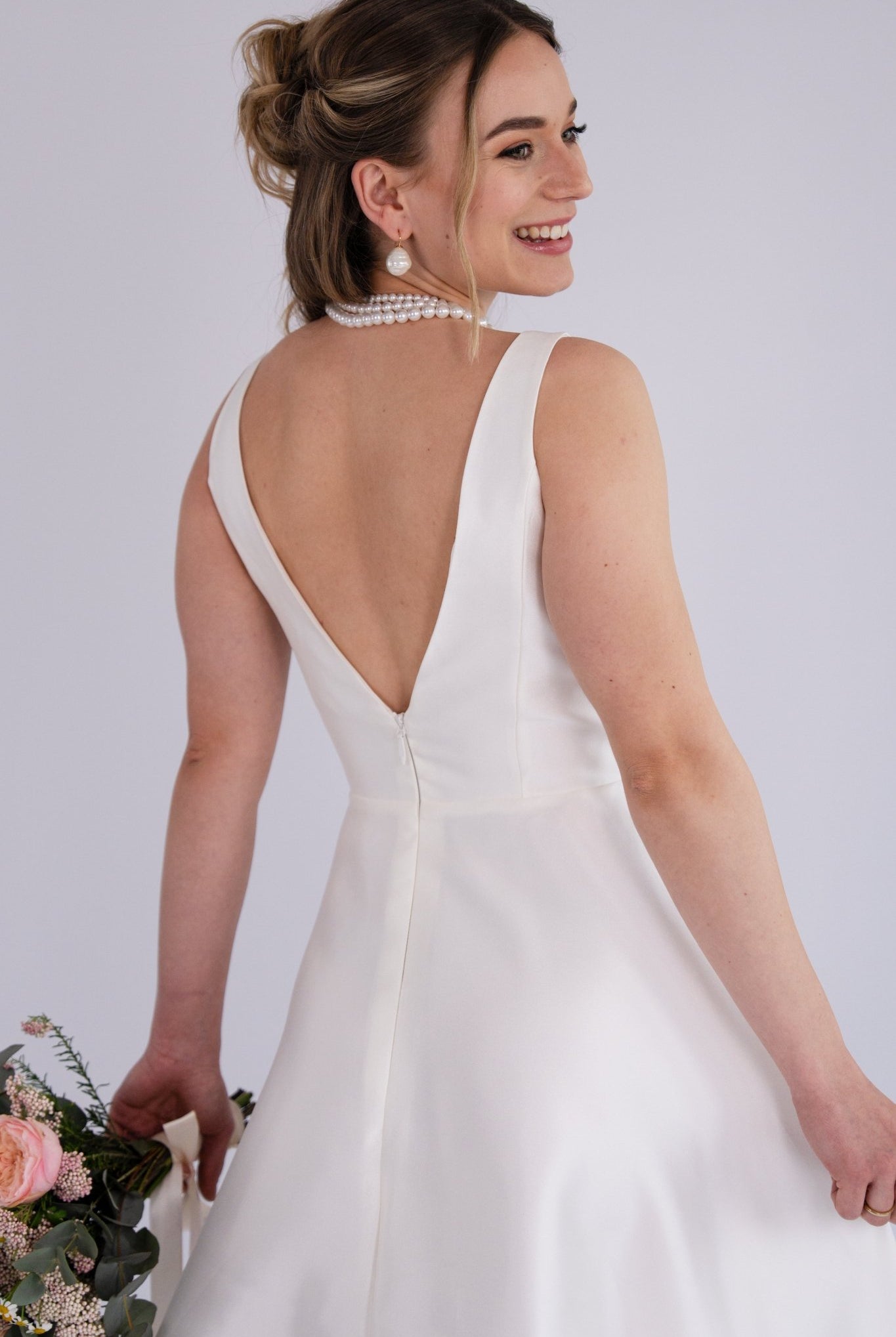 li - 1BE - 004 - bridalicious Brautkleider Hochzeitskleider Brautmoden Bremen Wiesbaden