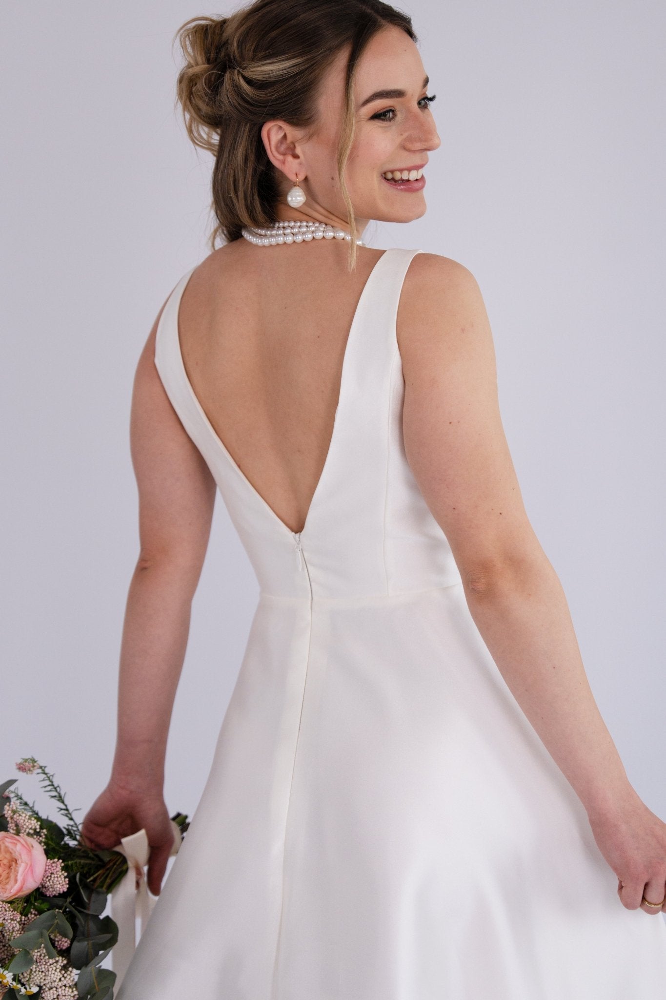 li - 1BE - 004 - bridalicious Brautkleider Hochzeitskleider Brautmoden Bremen Wiesbaden