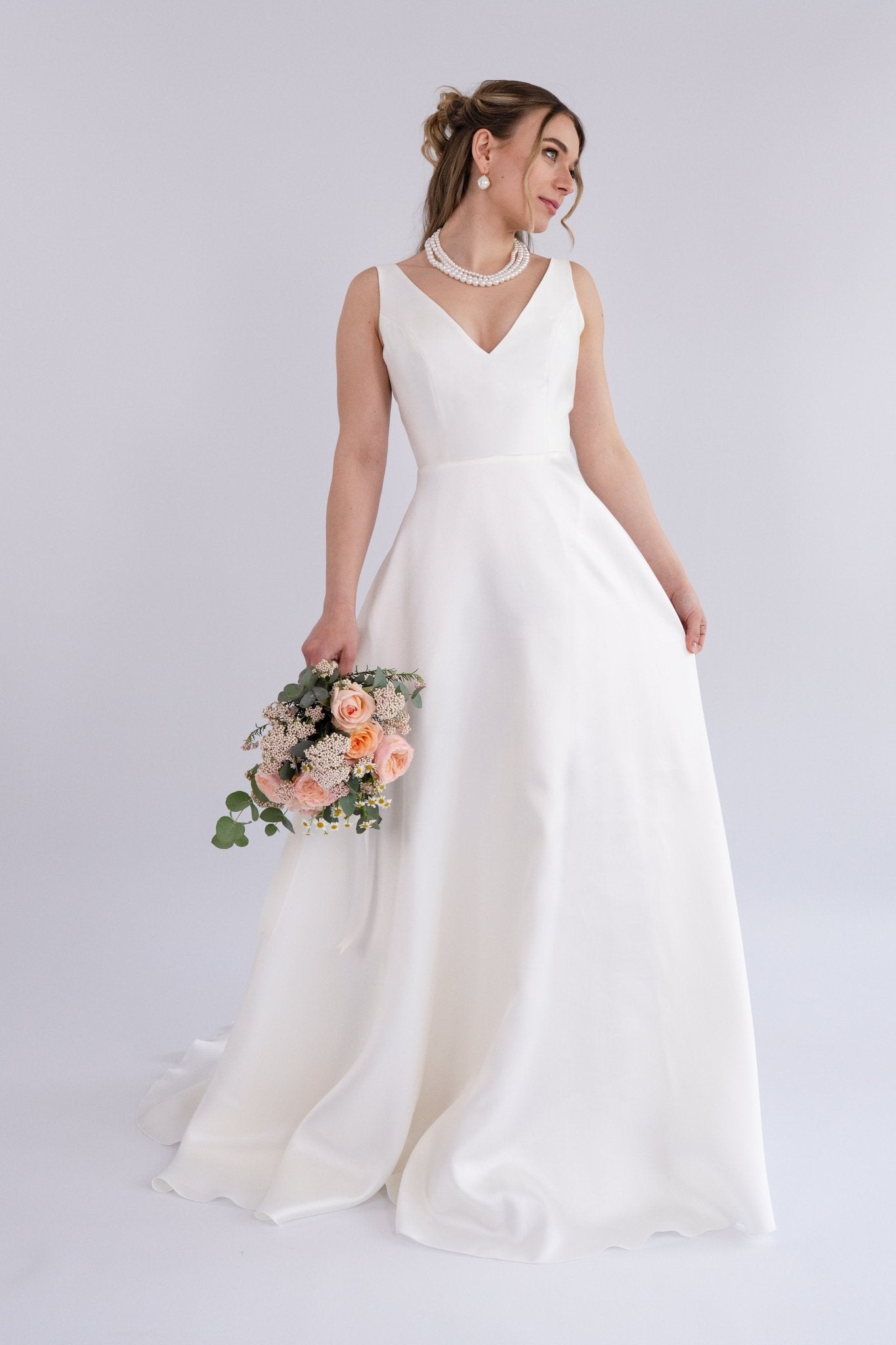 li - 1BE - 004 - bridalicious Brautkleider Hochzeitskleider Brautmoden Bremen Wiesbaden
