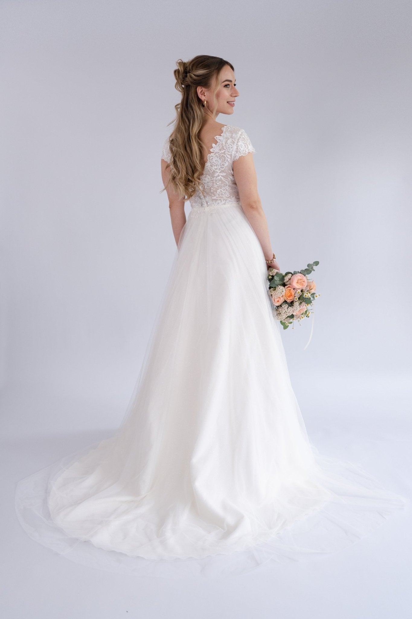 li - 1BE - 005 - bridalicious Brautkleider Hochzeitskleider Brautmoden Bremen Wiesbaden