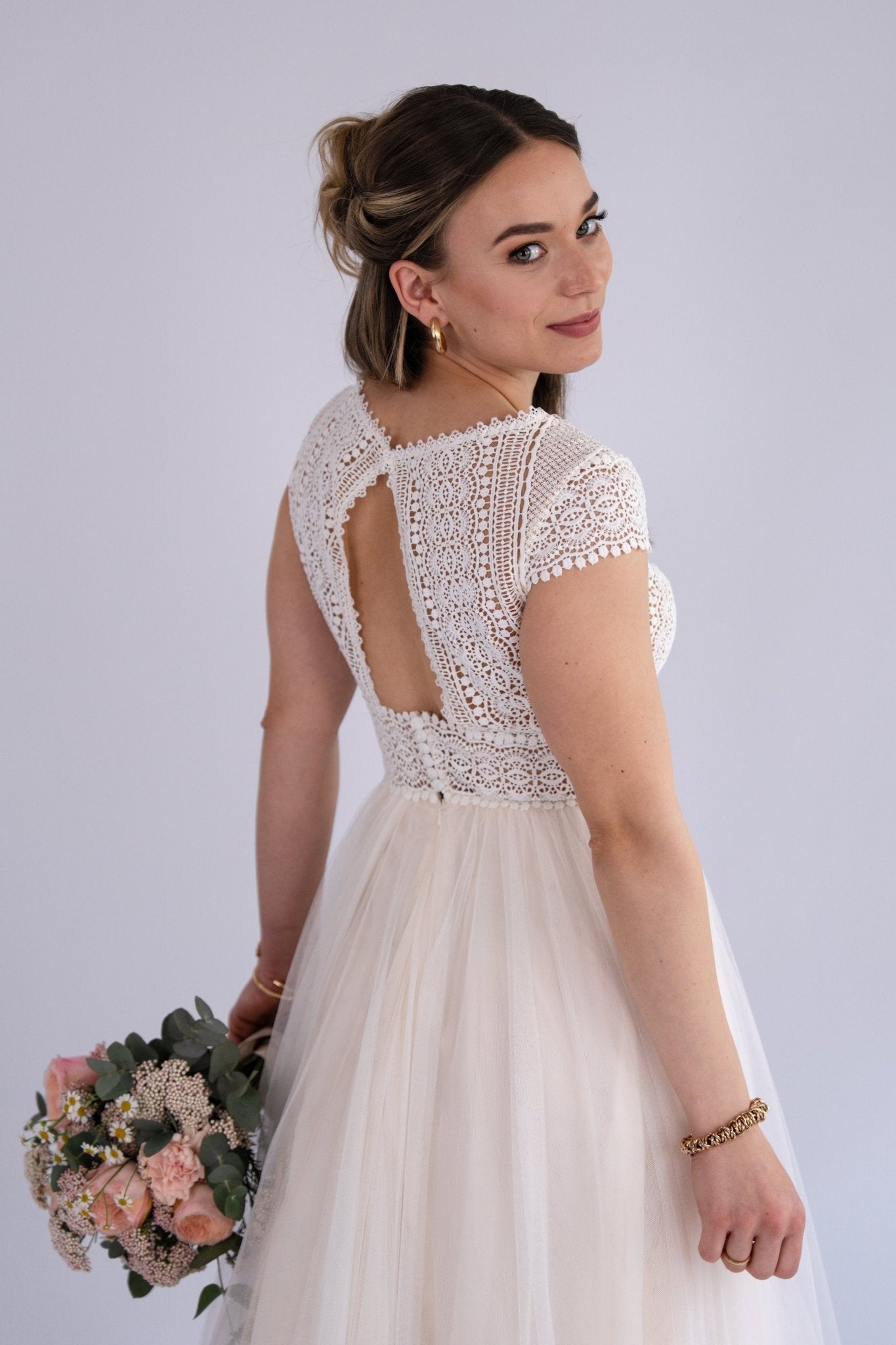 li - 1BE - 007 - bridalicious Brautkleider Hochzeitskleider Brautmoden Bremen Wiesbaden