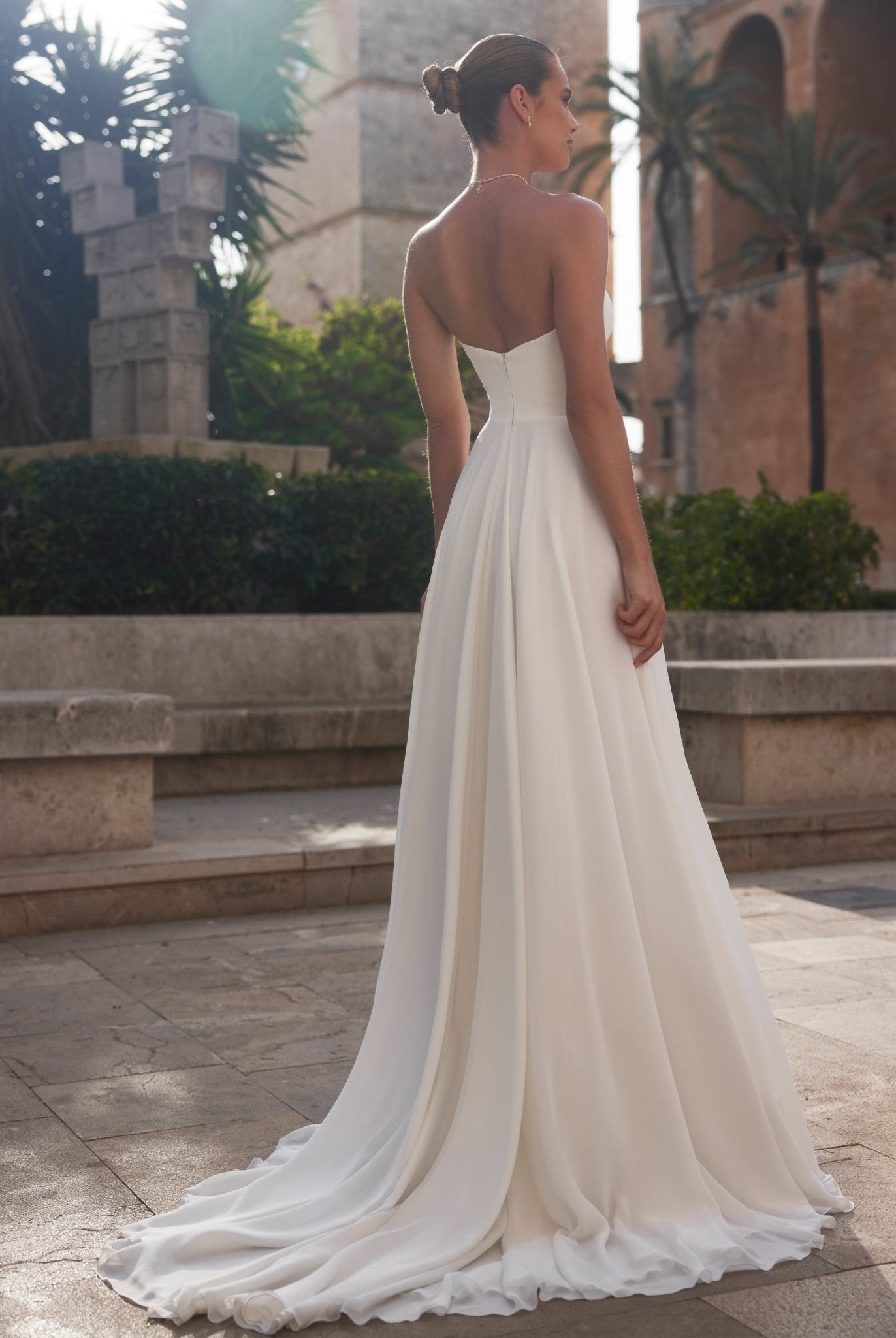 li - 1BE - 020 - bridalicious Brautkleider Hochzeitskleider Brautmoden Bremen Wiesbaden