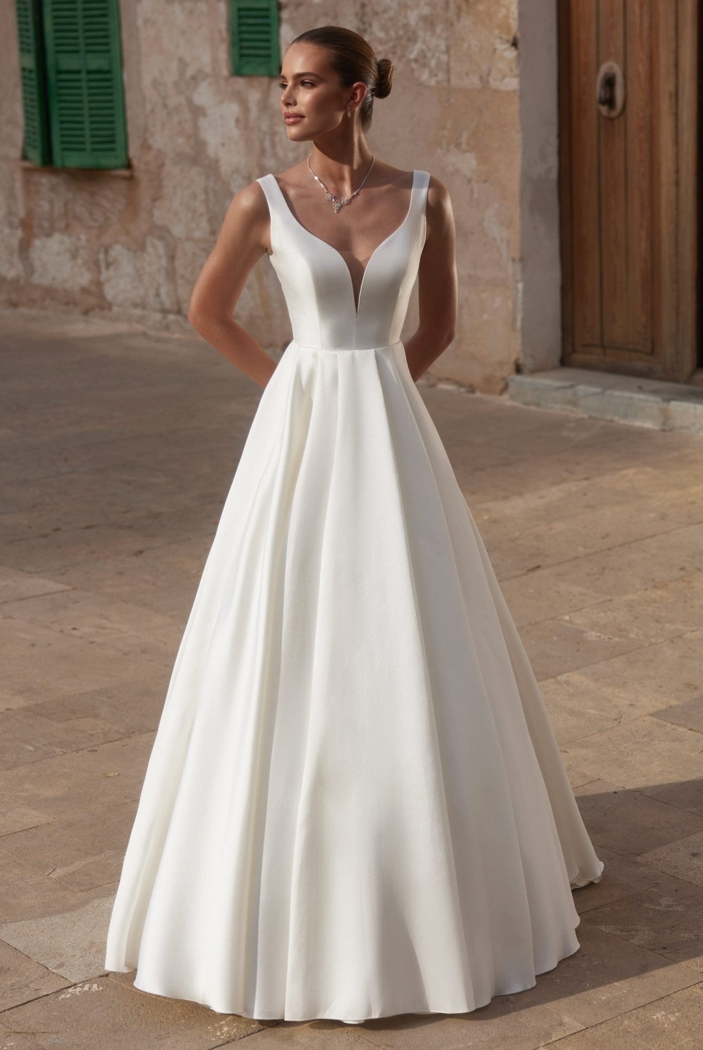 li - 1BE - 021 - bridalicious Brautkleider Hochzeitskleider Brautmoden Bremen Wiesbaden