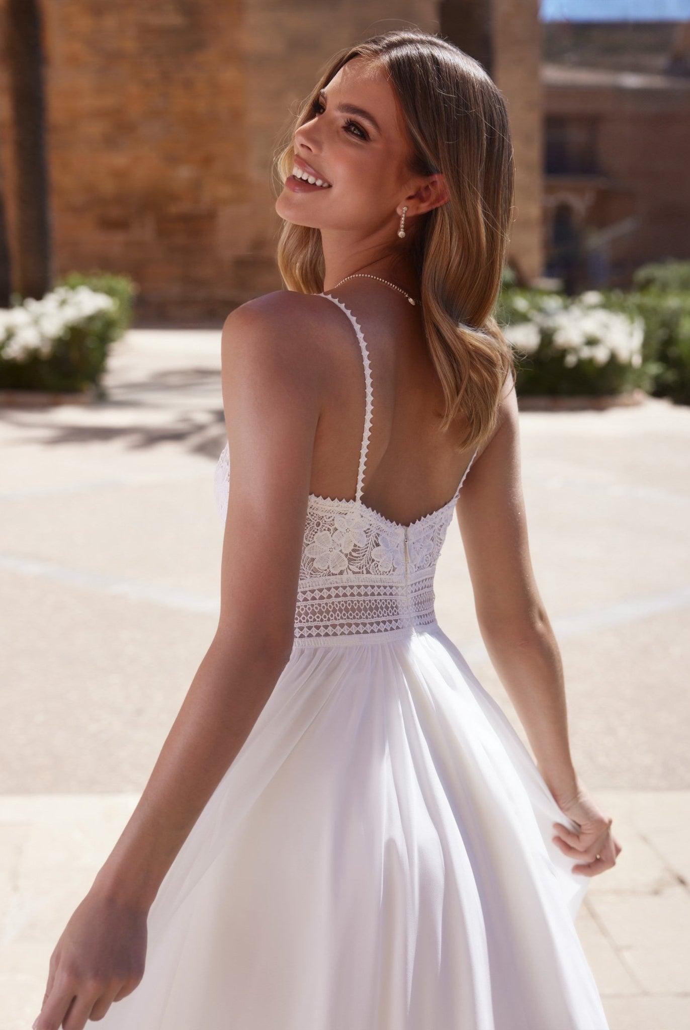 li - 1BE - 022 - bridalicious Brautkleider Hochzeitskleider Brautmoden Bremen Wiesbaden