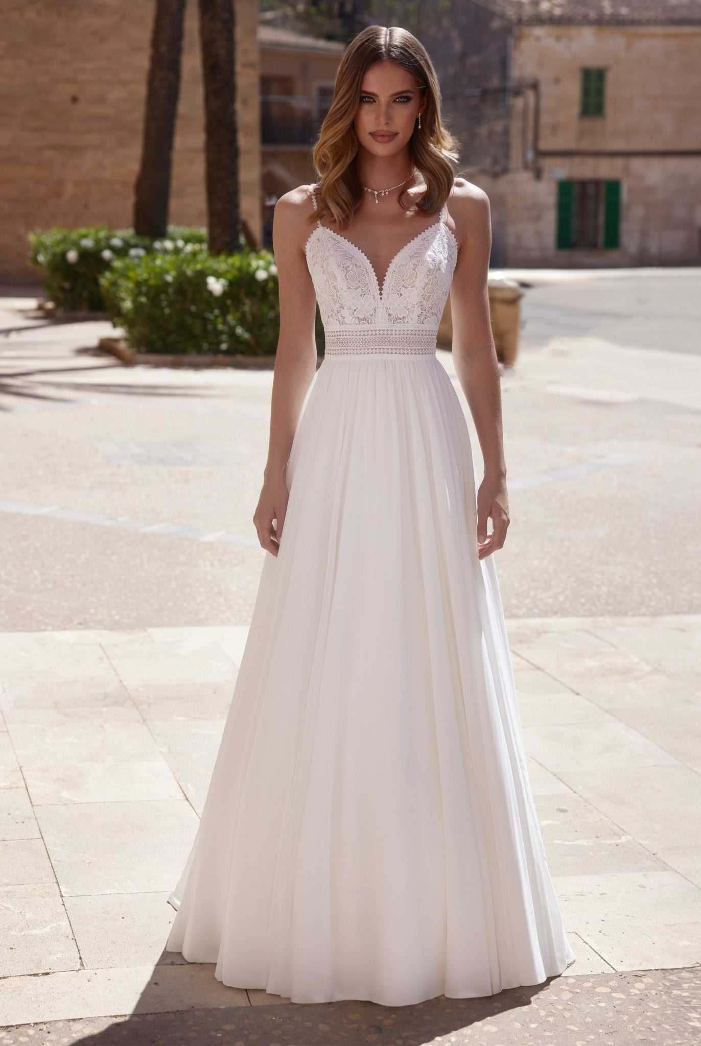 li - 1BE - 022 - bridalicious Brautkleider Hochzeitskleider Brautmoden Bremen Wiesbaden