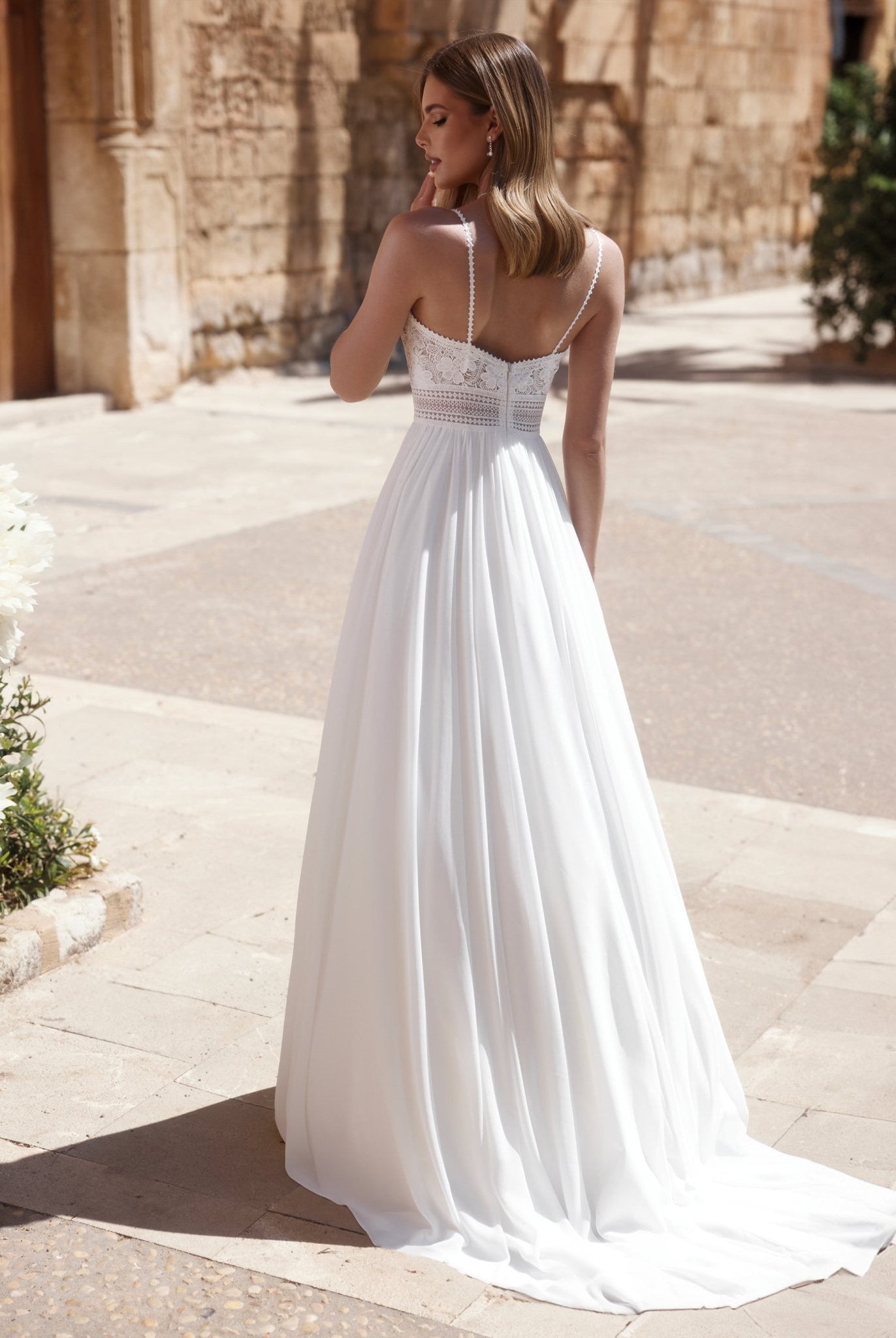 li - 1BE - 022 - bridalicious Brautkleider Hochzeitskleider Brautmoden Bremen Wiesbaden
