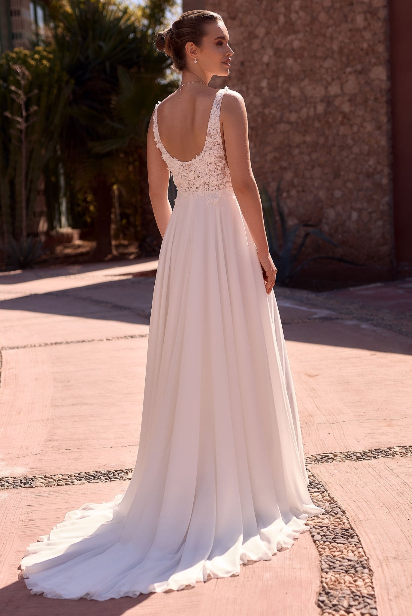 li - 1BE - 023 - bridalicious Brautkleider Hochzeitskleider Brautmoden Bremen Wiesbaden