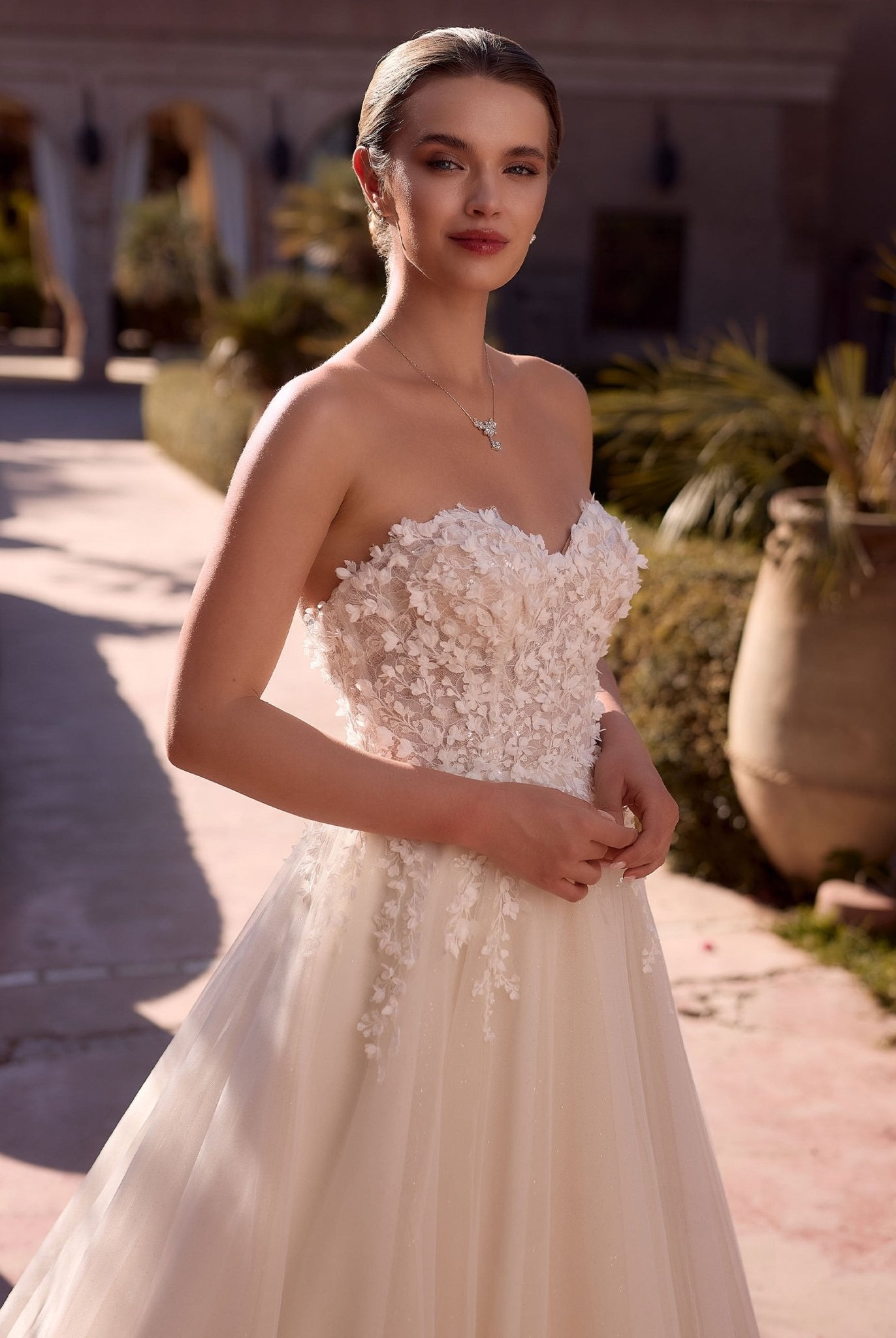 li - 1BE - 024 - bridalicious Brautkleider Hochzeitskleider Brautmoden Bremen Wiesbaden