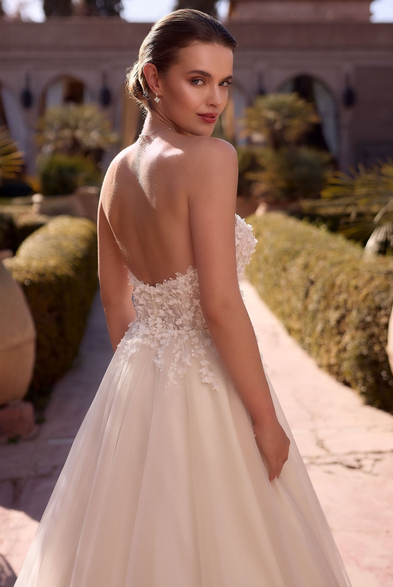 li - 1BE - 024 - bridalicious Brautkleider Hochzeitskleider Brautmoden Bremen Wiesbaden
