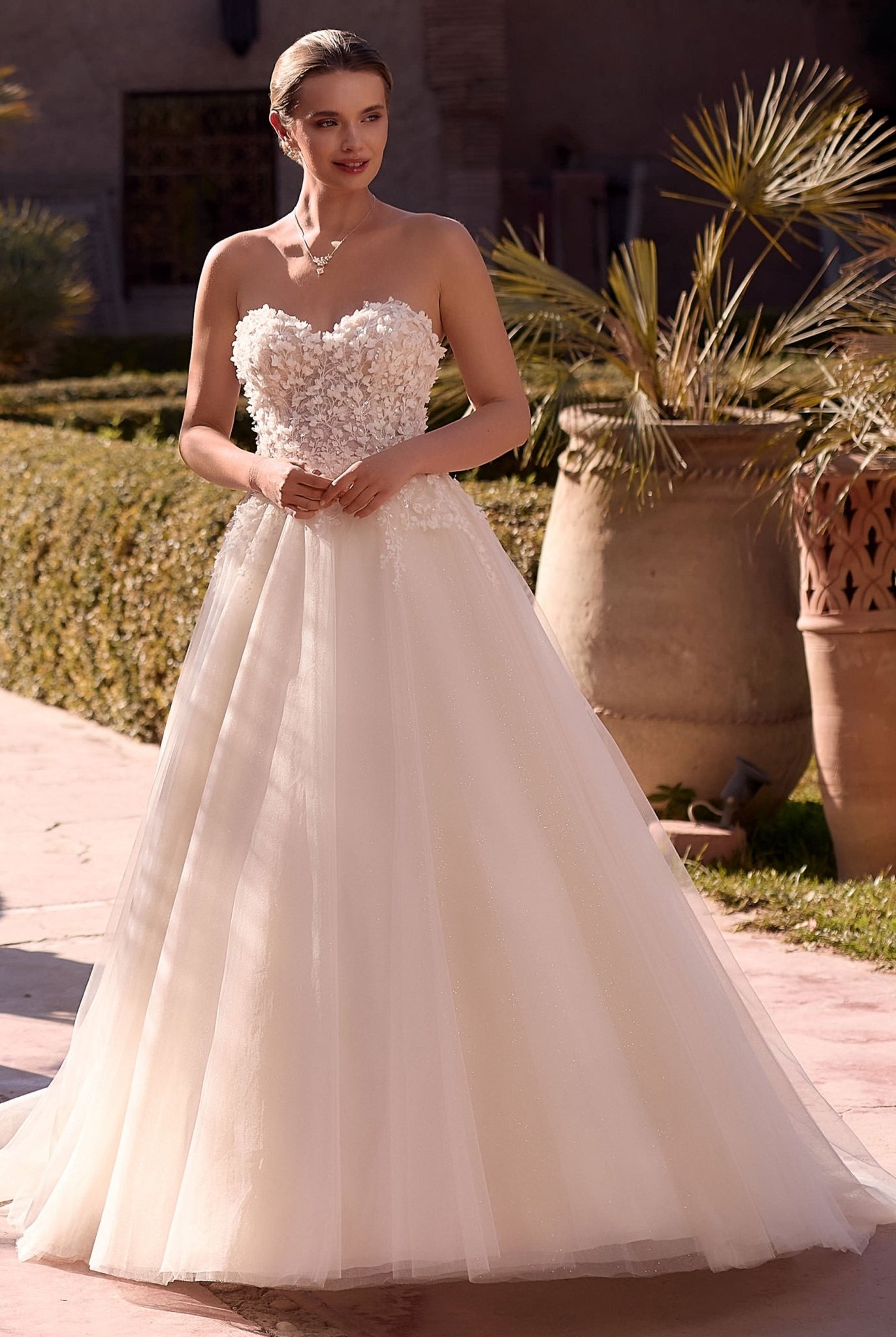 li - 1BE - 024 - bridalicious Brautkleider Hochzeitskleider Brautmoden Bremen Wiesbaden