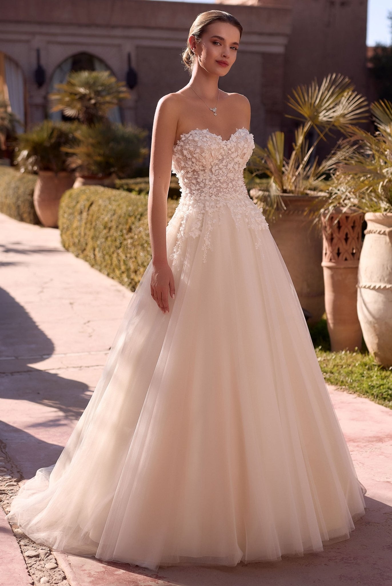 li - 1BE - 024 - bridalicious Brautkleider Hochzeitskleider Brautmoden Bremen Wiesbaden