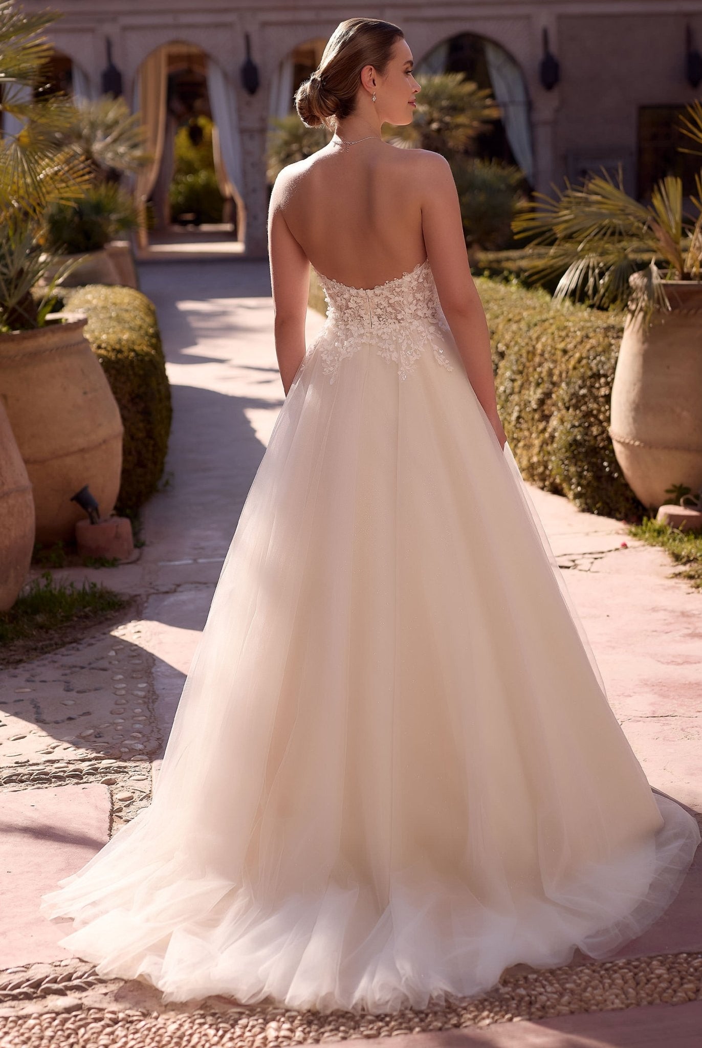 li - 1BE - 024 - bridalicious Brautkleider Hochzeitskleider Brautmoden Bremen Wiesbaden