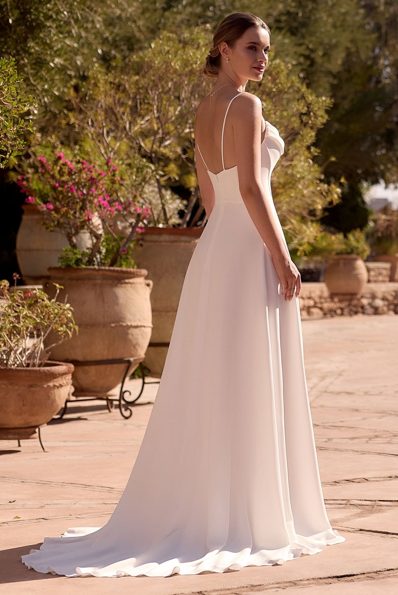 li - 1BE - 025 - bridalicious Brautkleider Hochzeitskleider Brautmoden Bremen Wiesbaden