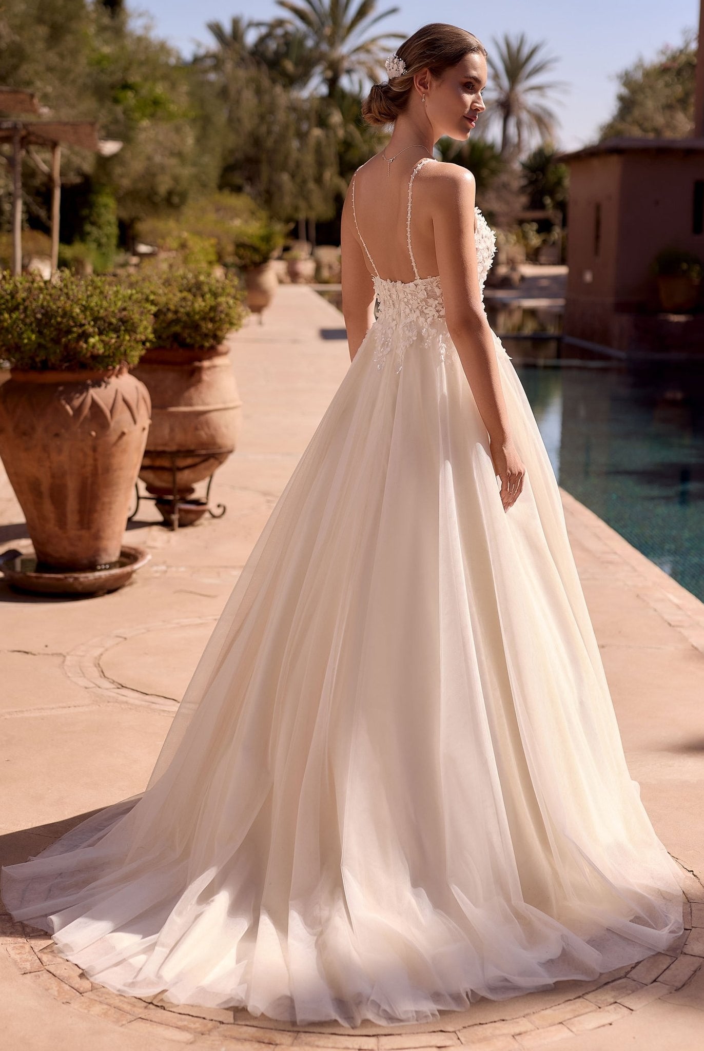 li - 1BE - 026 - bridalicious Brautkleider Hochzeitskleider Brautmoden Bremen Wiesbaden