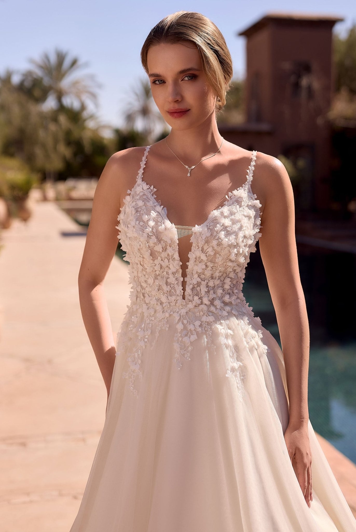 li - 1BE - 026 - bridalicious Brautkleider Hochzeitskleider Brautmoden Bremen Wiesbaden