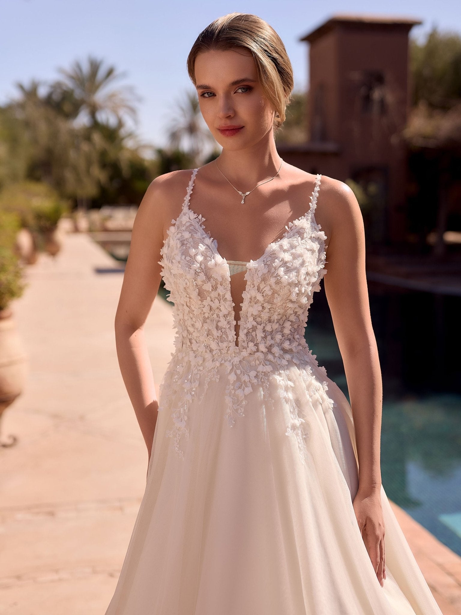 li - 1BE - 026 - bridalicious Brautkleider Hochzeitskleider Brautmoden Bremen Wiesbaden