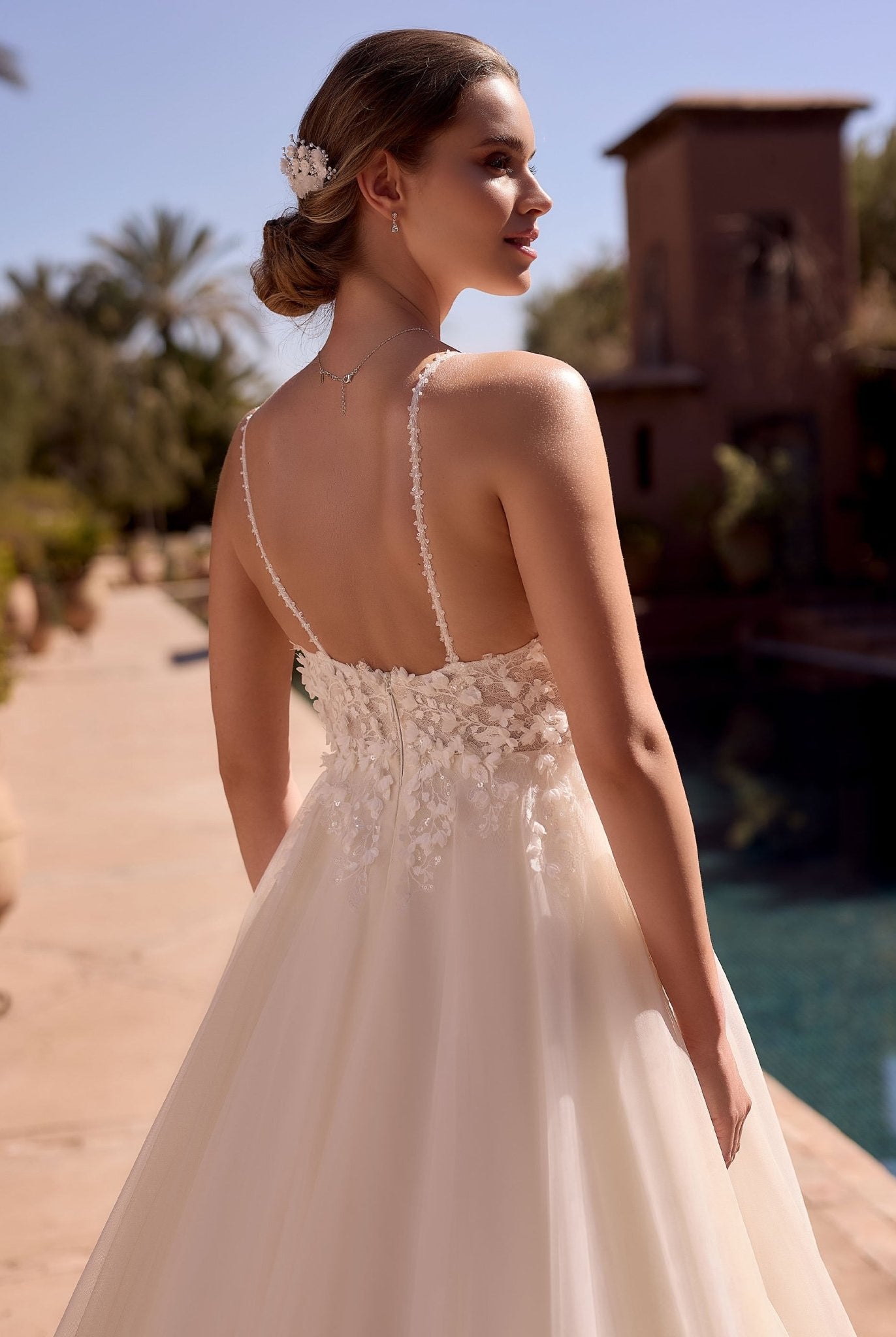 li - 1BE - 026 - bridalicious Brautkleider Hochzeitskleider Brautmoden Bremen Wiesbaden
