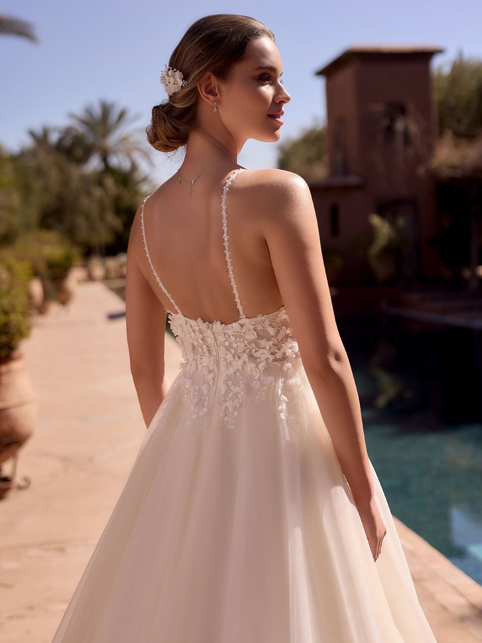 li - 1BE - 026 - bridalicious Brautkleider Hochzeitskleider Brautmoden Bremen Wiesbaden