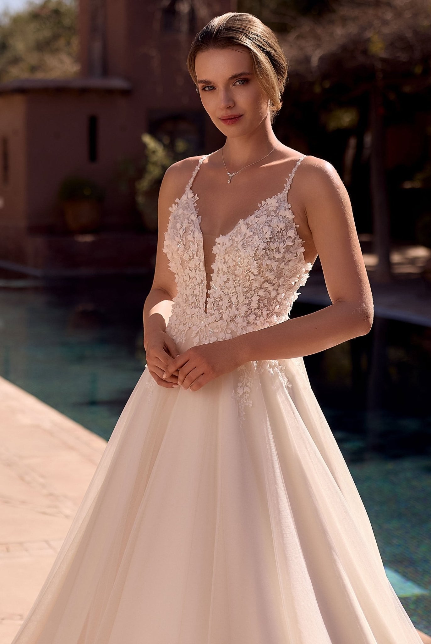 li - 1BE - 026 - bridalicious Brautkleider Hochzeitskleider Brautmoden Bremen Wiesbaden