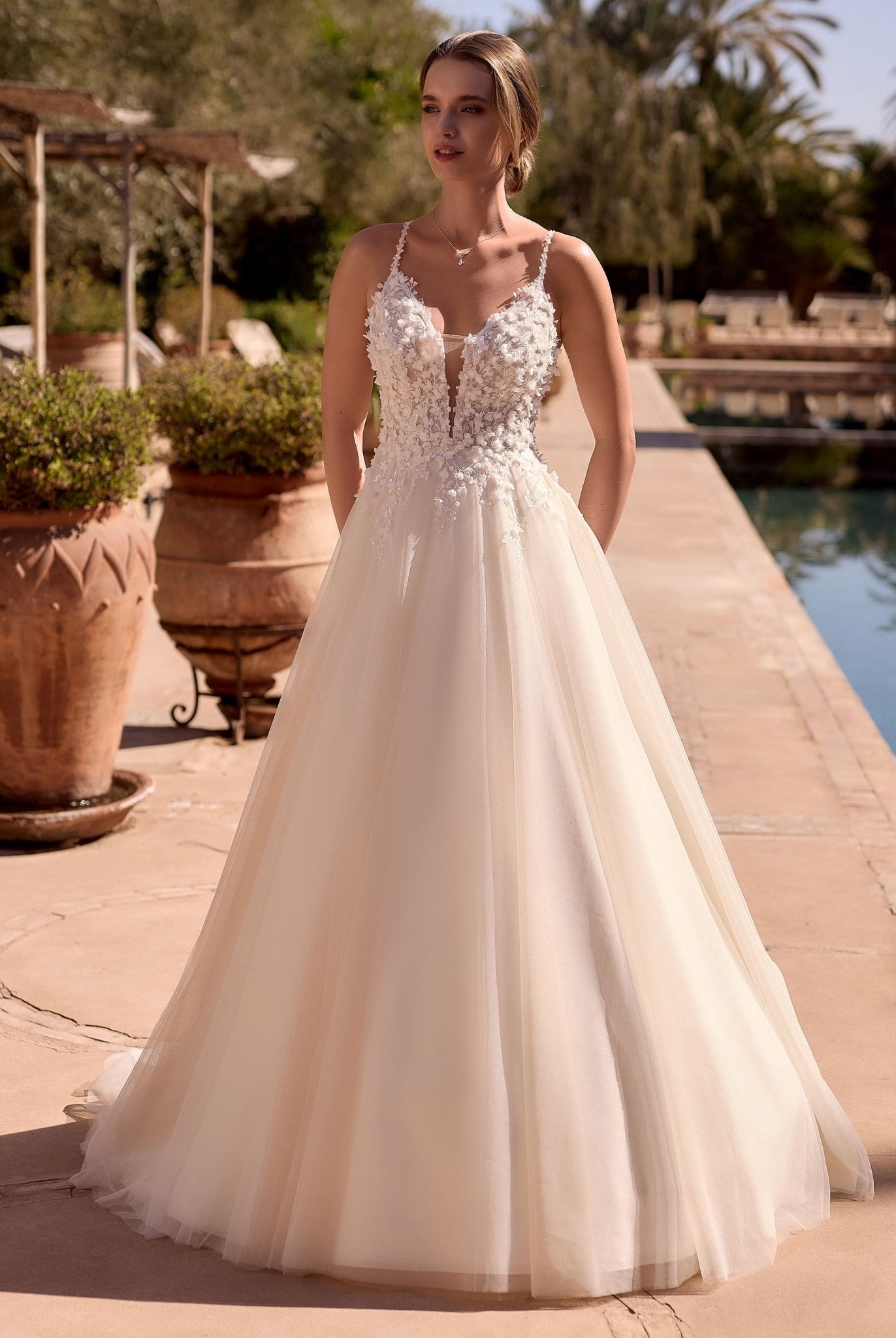li - 1BE - 026 - bridalicious Brautkleider Hochzeitskleider Brautmoden Bremen Wiesbaden