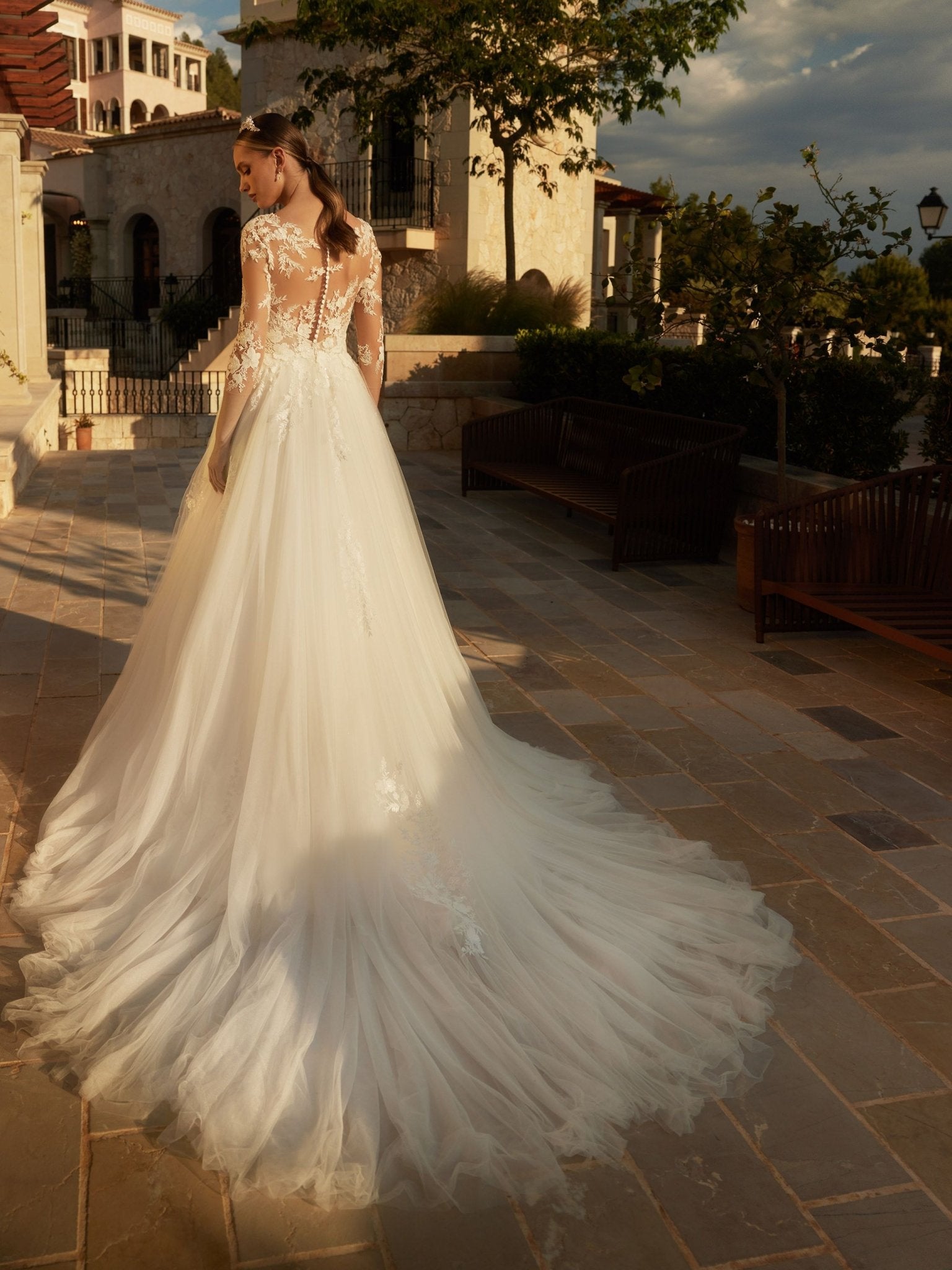 li - 1BE - 035 - bridalicious Brautkleider Hochzeitskleider Brautmoden Bremen Wiesbaden