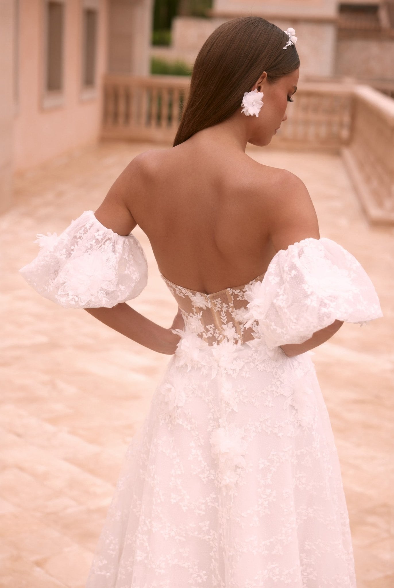 li - 1BE - 036 - bridalicious Brautkleider Hochzeitskleider Brautmoden Bremen Wiesbaden