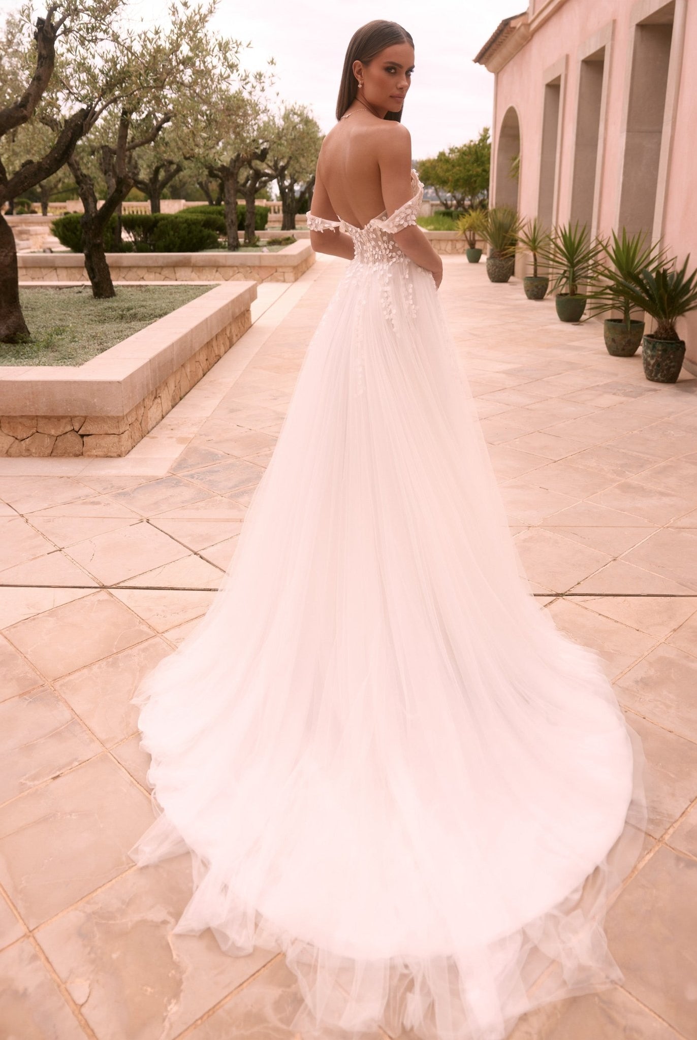 li - 1BE - 037 - bridalicious Brautkleider Hochzeitskleider Brautmoden Bremen Wiesbaden