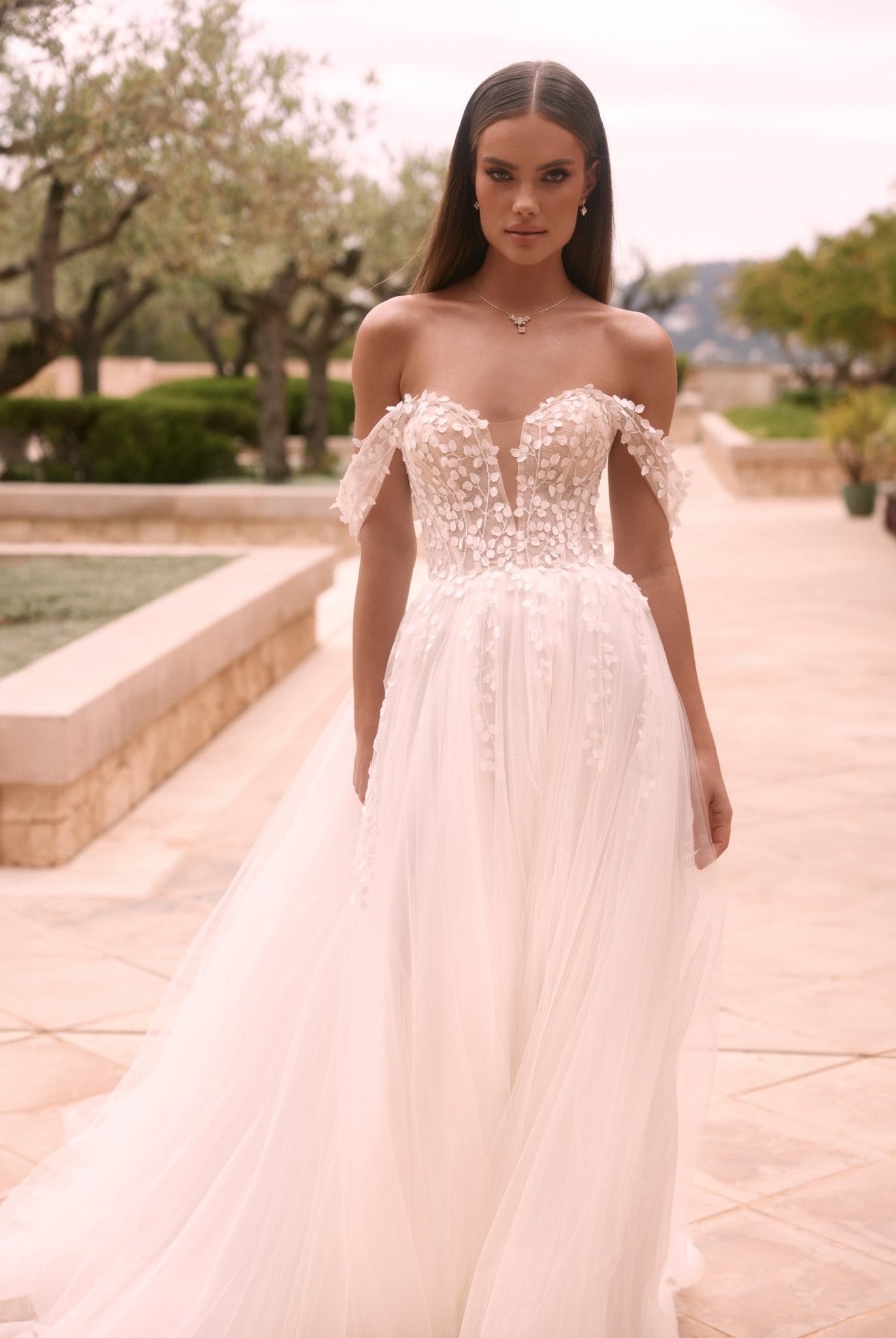 li - 1BE - 037 - bridalicious Brautkleider Hochzeitskleider Brautmoden Bremen Wiesbaden