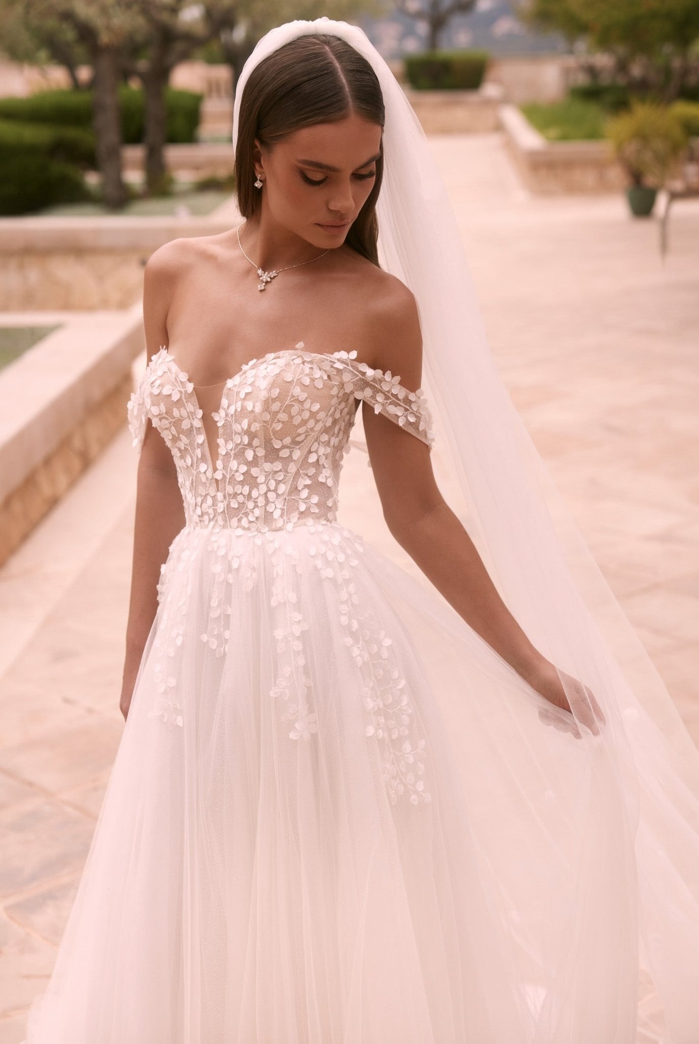 li - 1BE - 037 - bridalicious Brautkleider Hochzeitskleider Brautmoden Bremen Wiesbaden