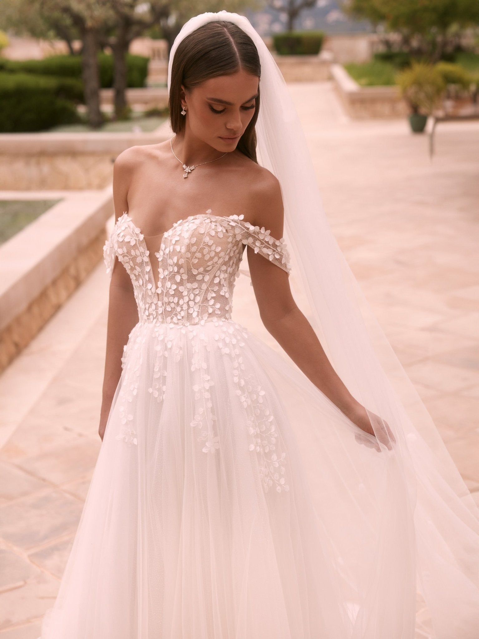 li - 1BE - 037 - bridalicious Brautkleider Hochzeitskleider Brautmoden Bremen Wiesbaden