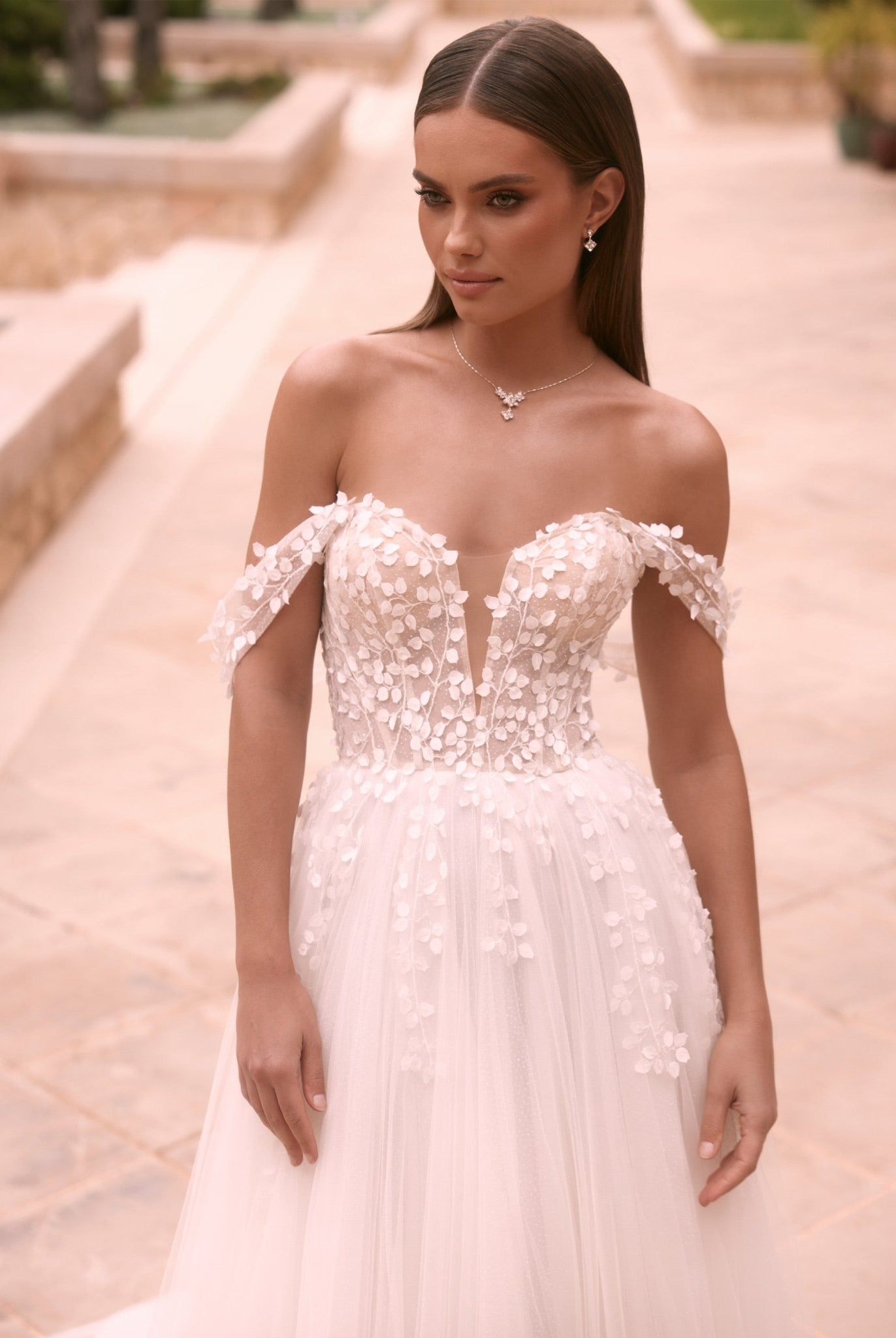 li - 1BE - 037 - bridalicious Brautkleider Hochzeitskleider Brautmoden Bremen Wiesbaden