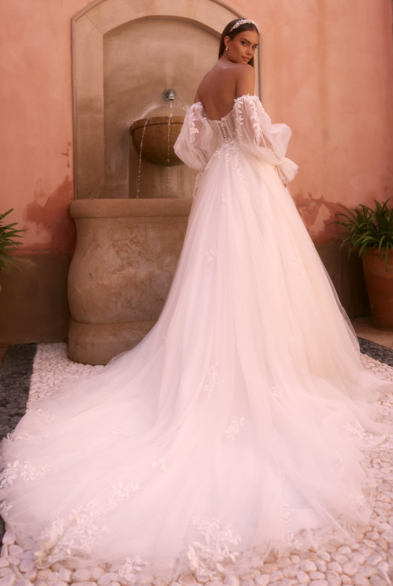 li - 1BE - 040 - bridalicious Brautkleider Hochzeitskleider Brautmoden Bremen Wiesbaden