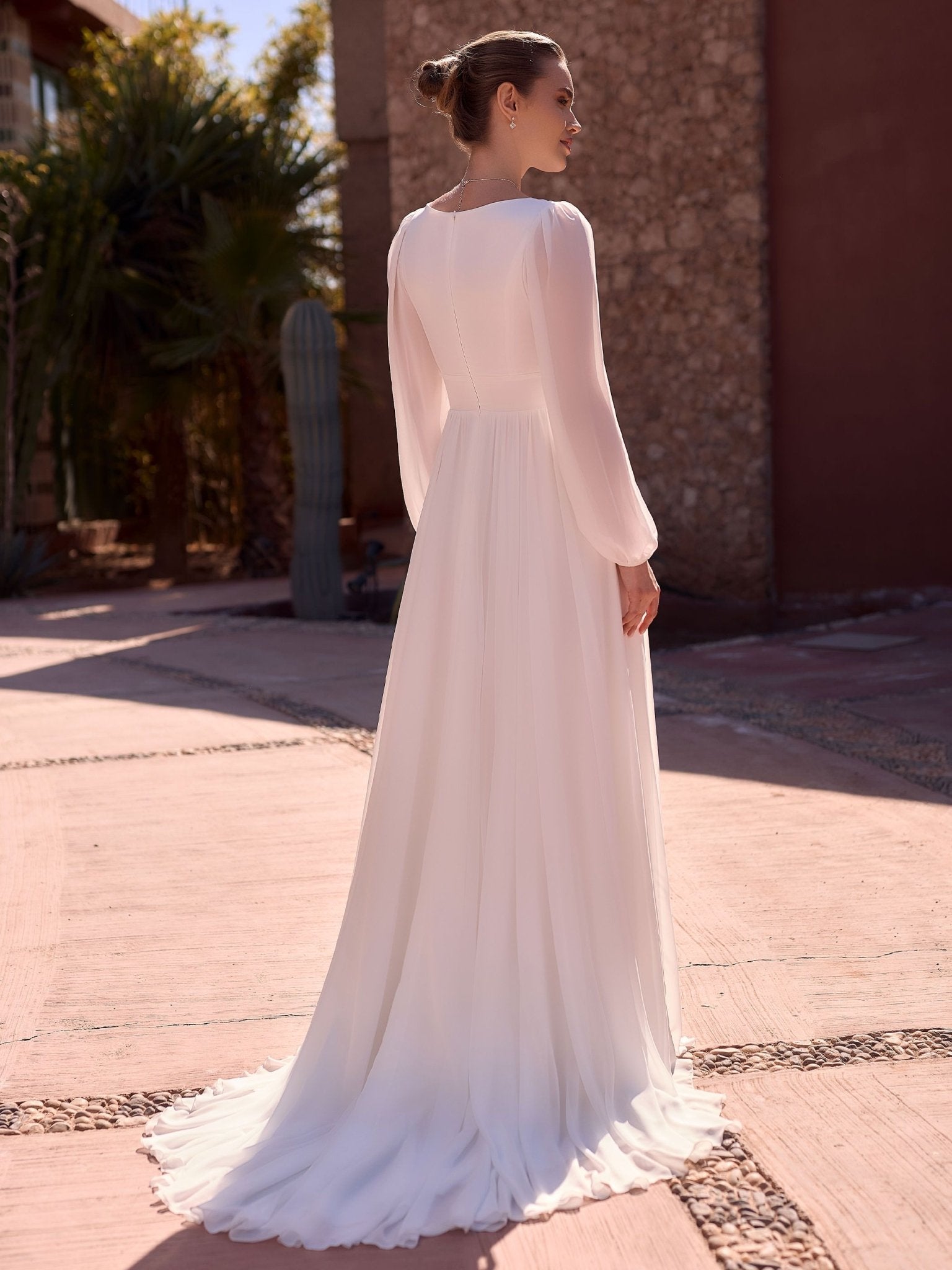 li - 1BE - 047 - bridalicious Brautkleider Hochzeitskleider Brautmoden Bremen Wiesbaden