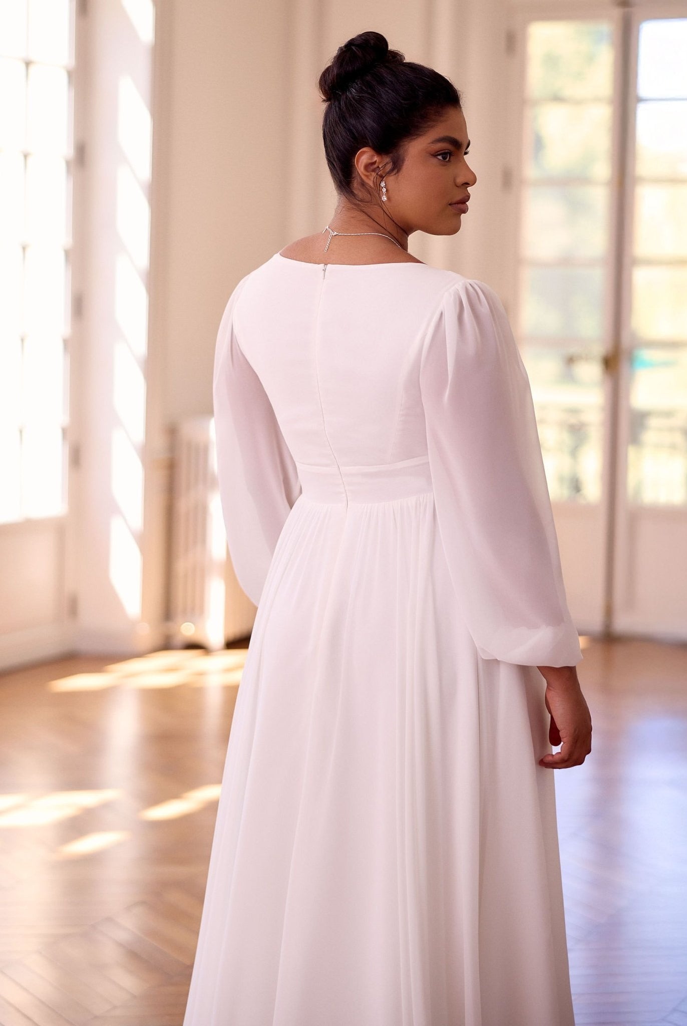 li - 1BE - 047 - bridalicious Brautkleider Hochzeitskleider Brautmoden Bremen Wiesbaden