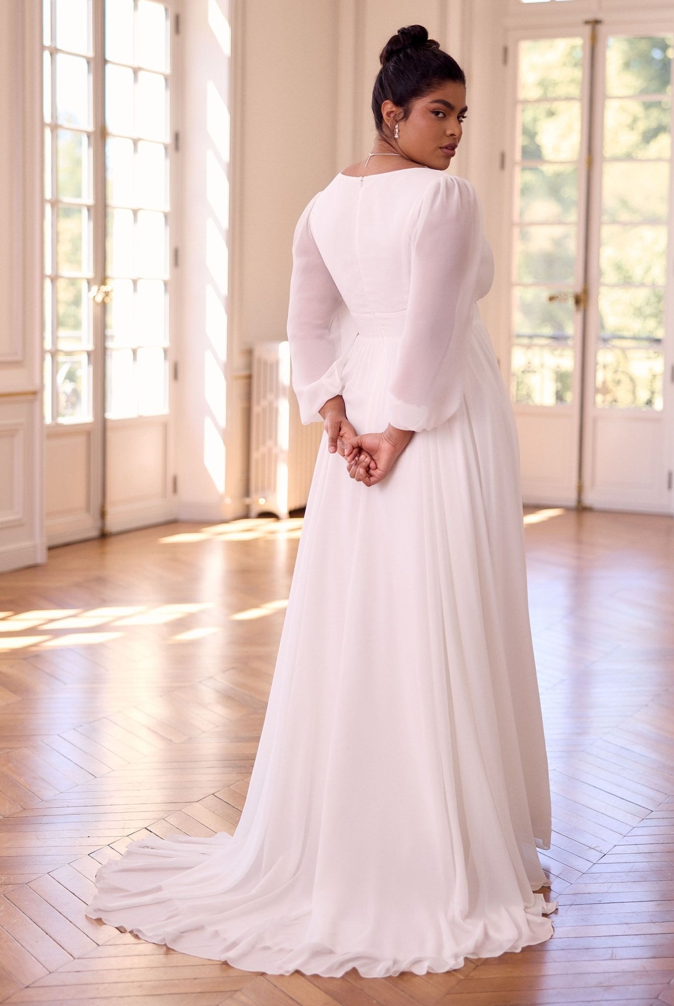li - 1BE - 047 - bridalicious Brautkleider Hochzeitskleider Brautmoden Bremen Wiesbaden