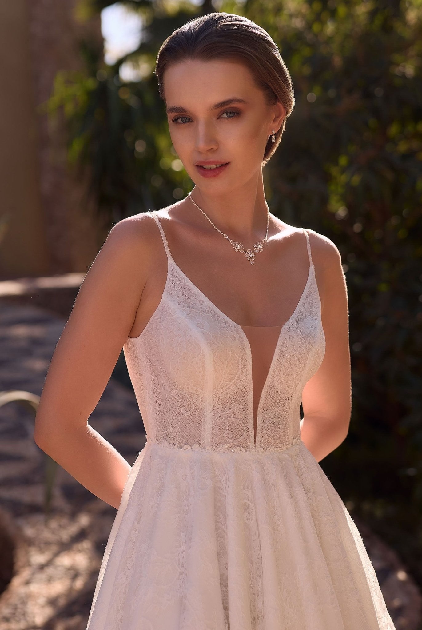 li - 1BE - 048 - bridalicious Brautkleider Hochzeitskleider Brautmoden Bremen Wiesbaden