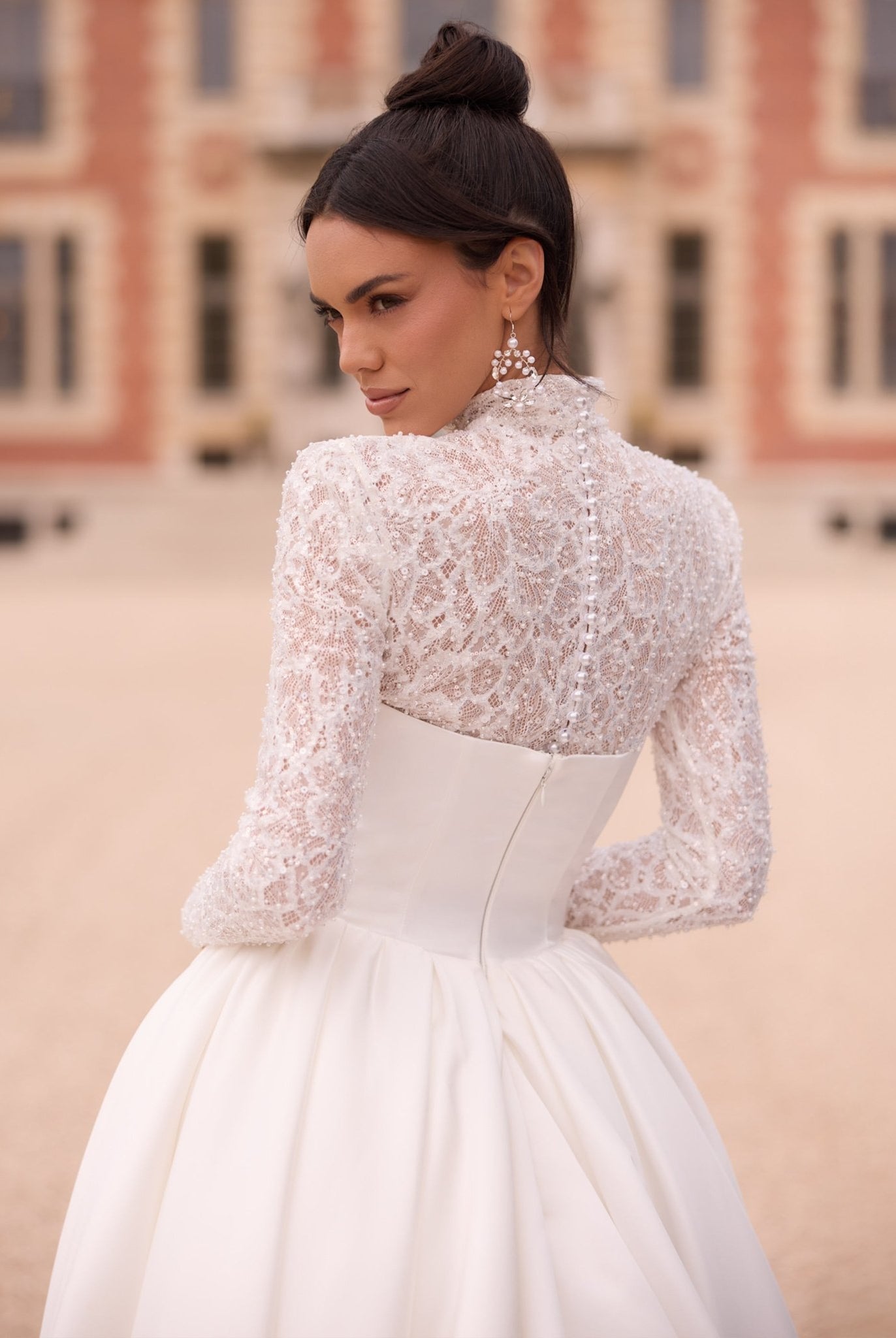 li - 1BE - 049 - bridalicious Brautkleider Hochzeitskleider Brautmoden Bremen Wiesbaden