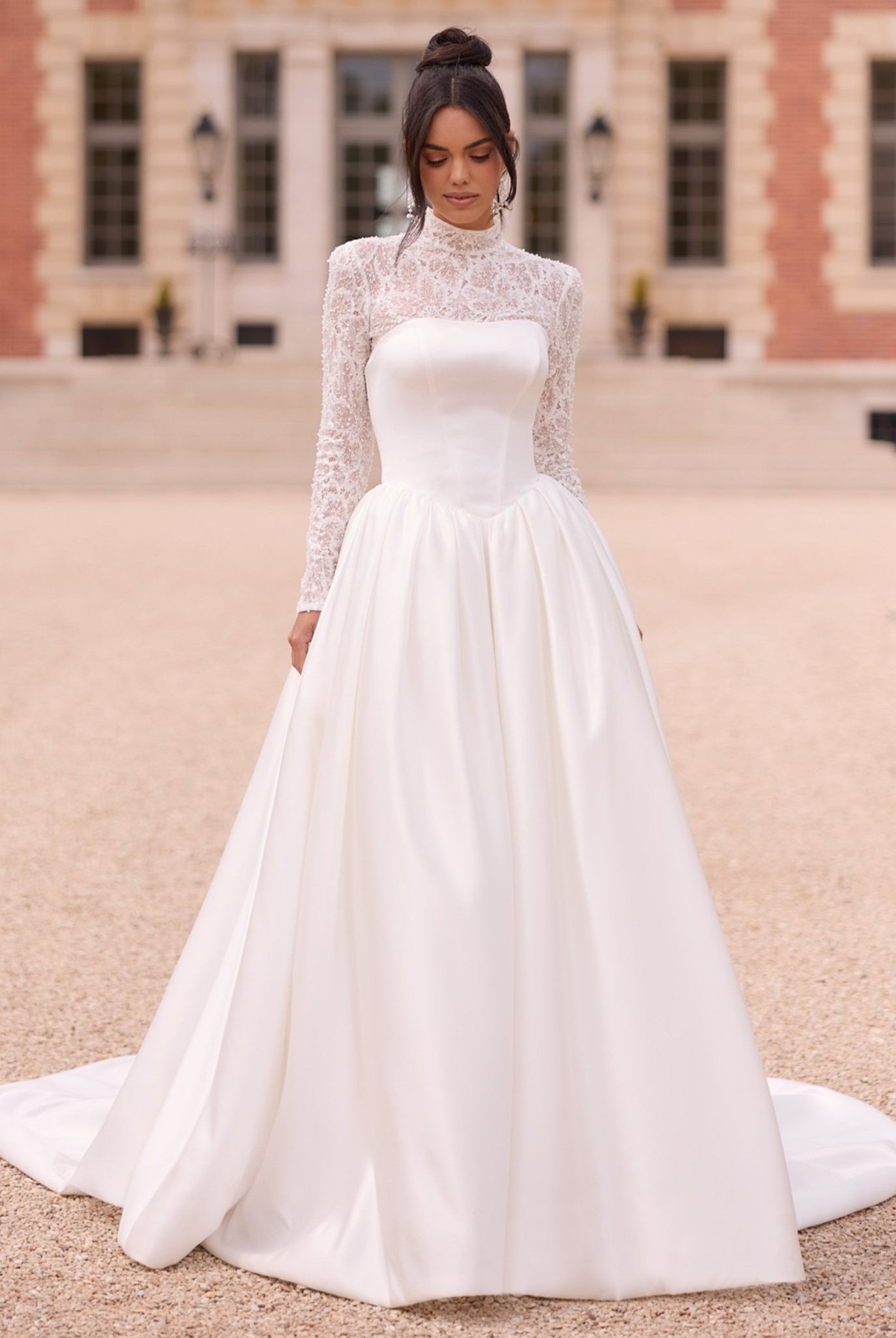 li - 1BE - 049 - bridalicious Brautkleider Hochzeitskleider Brautmoden Bremen Wiesbaden