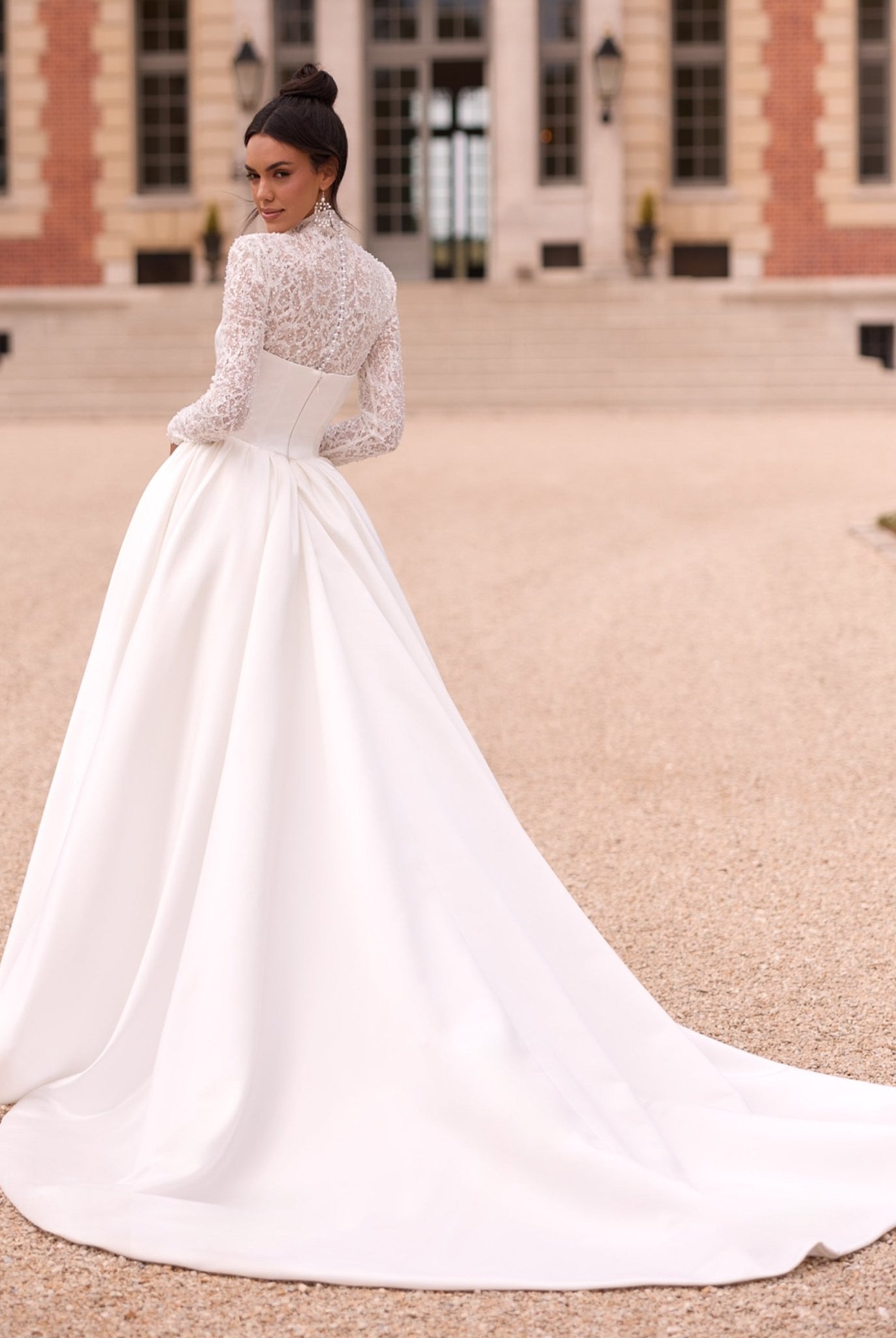 li - 1BE - 049 - bridalicious Brautkleider Hochzeitskleider Brautmoden Bremen Wiesbaden