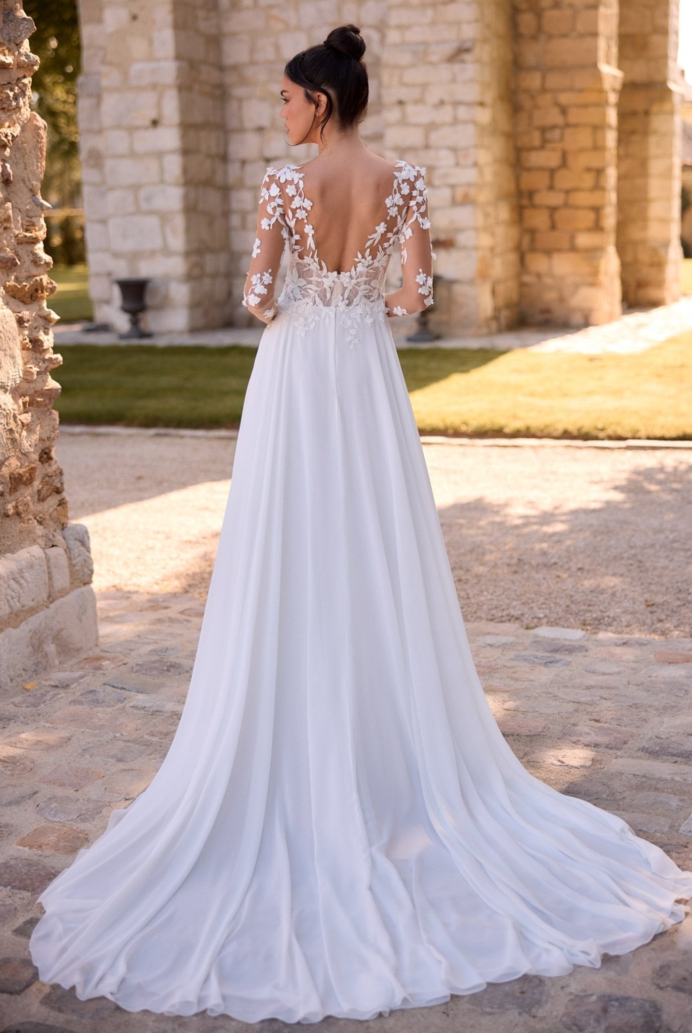 li - 1BE - 054 - bridalicious Brautkleider Hochzeitskleider Brautmoden Bremen Wiesbaden