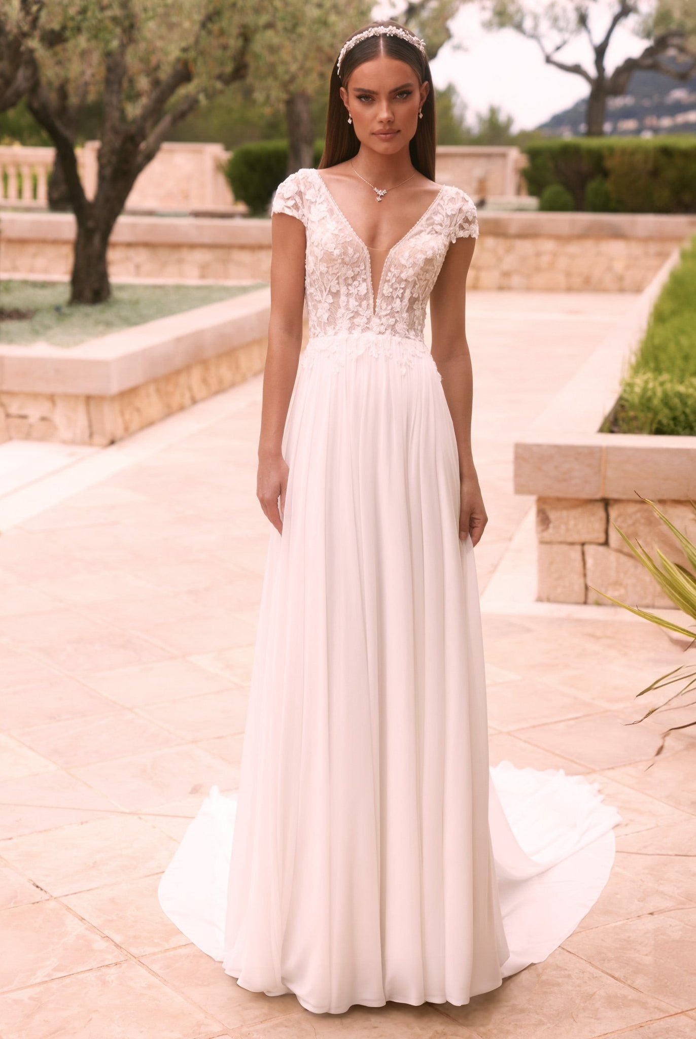 li - 1BE - 056 - bridalicious Brautkleider Hochzeitskleider Brautmoden Bremen Wiesbaden